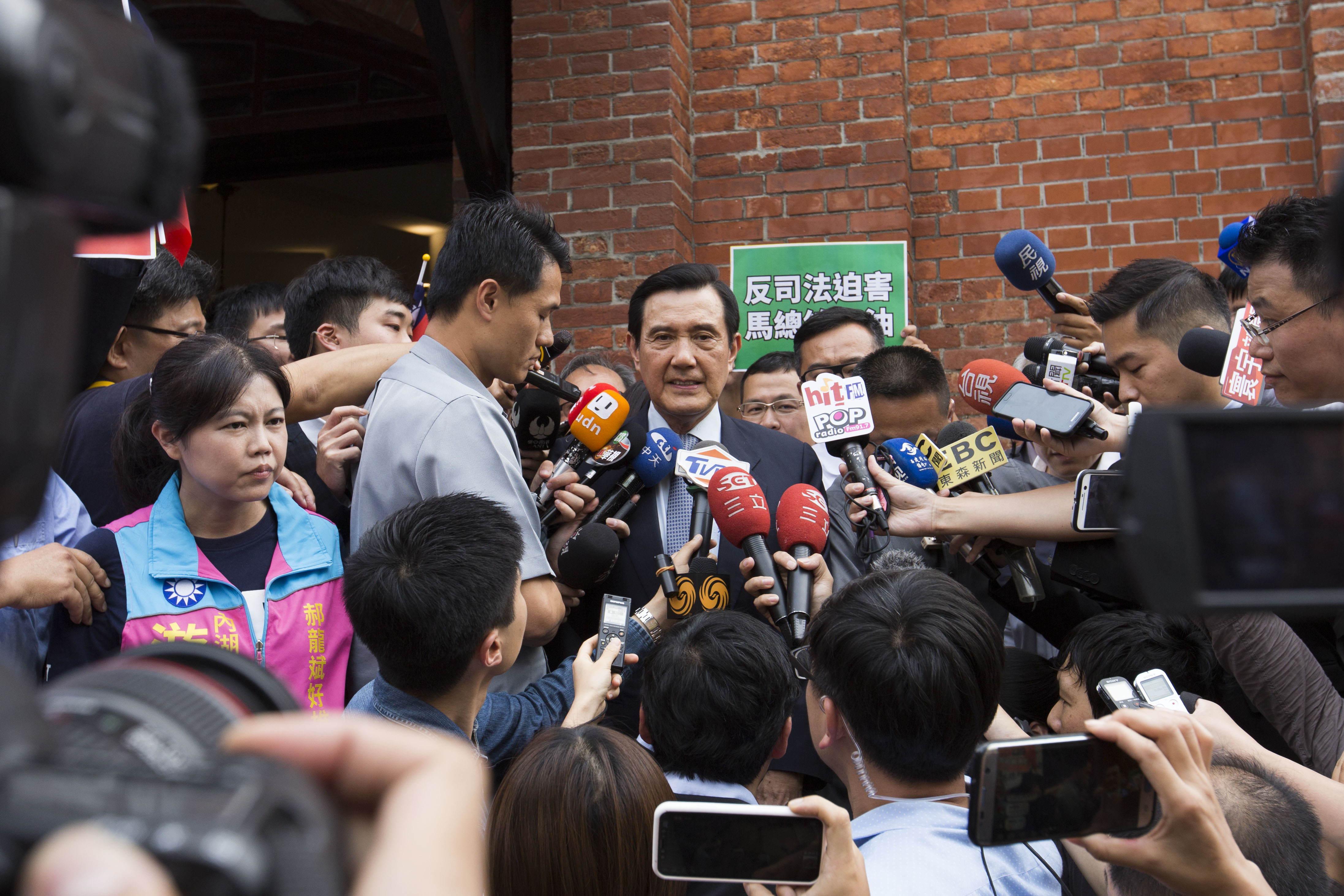 檢方則認為，馬英九明知案偵仍在偵查中，卻將偵查機密外洩，犯意與犯行明確，應判有罪。