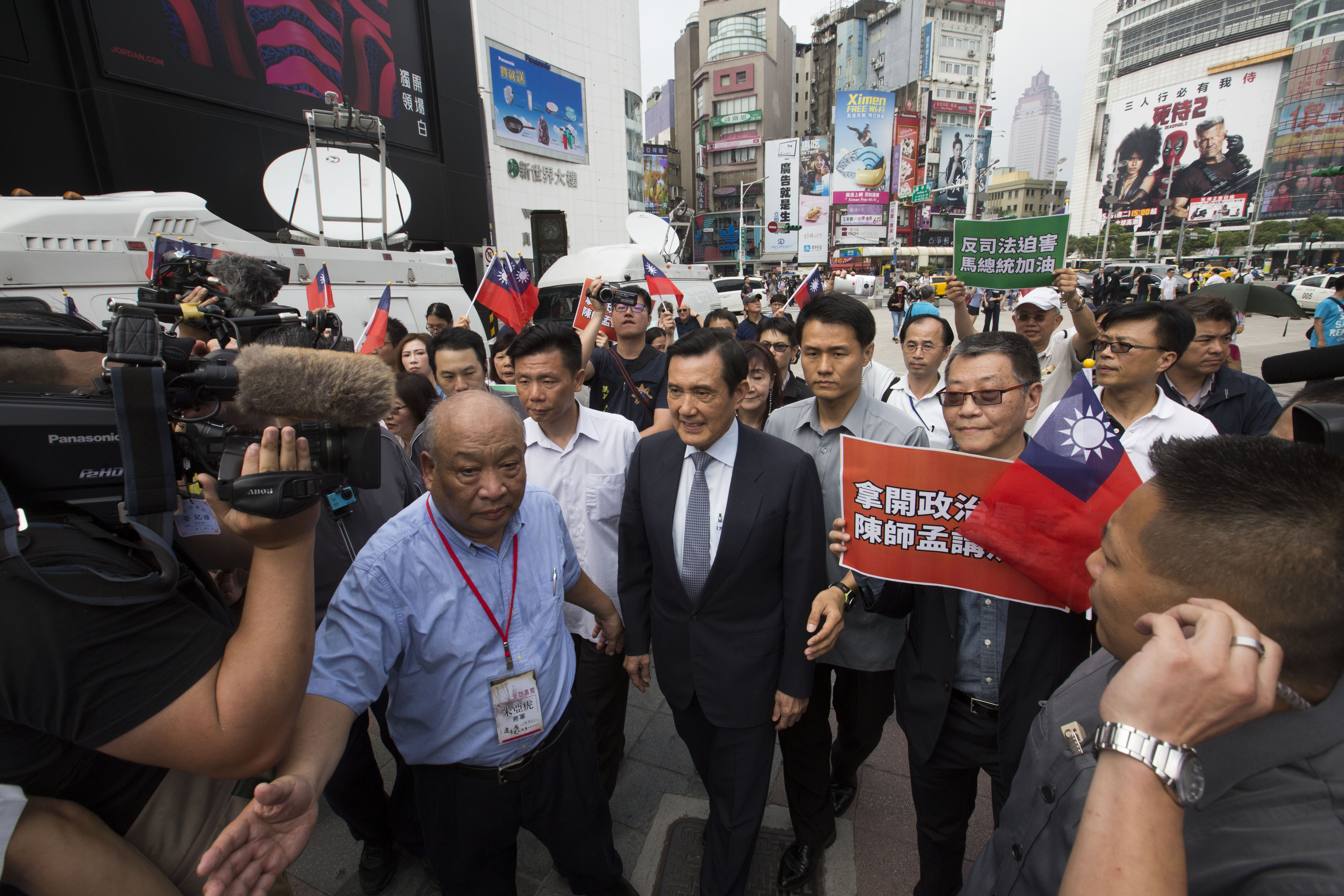 國民黨文傳會主委李明賢說，相信馬前總統的處事份際，支持其捍衛操守及清白對本案再上訴。 