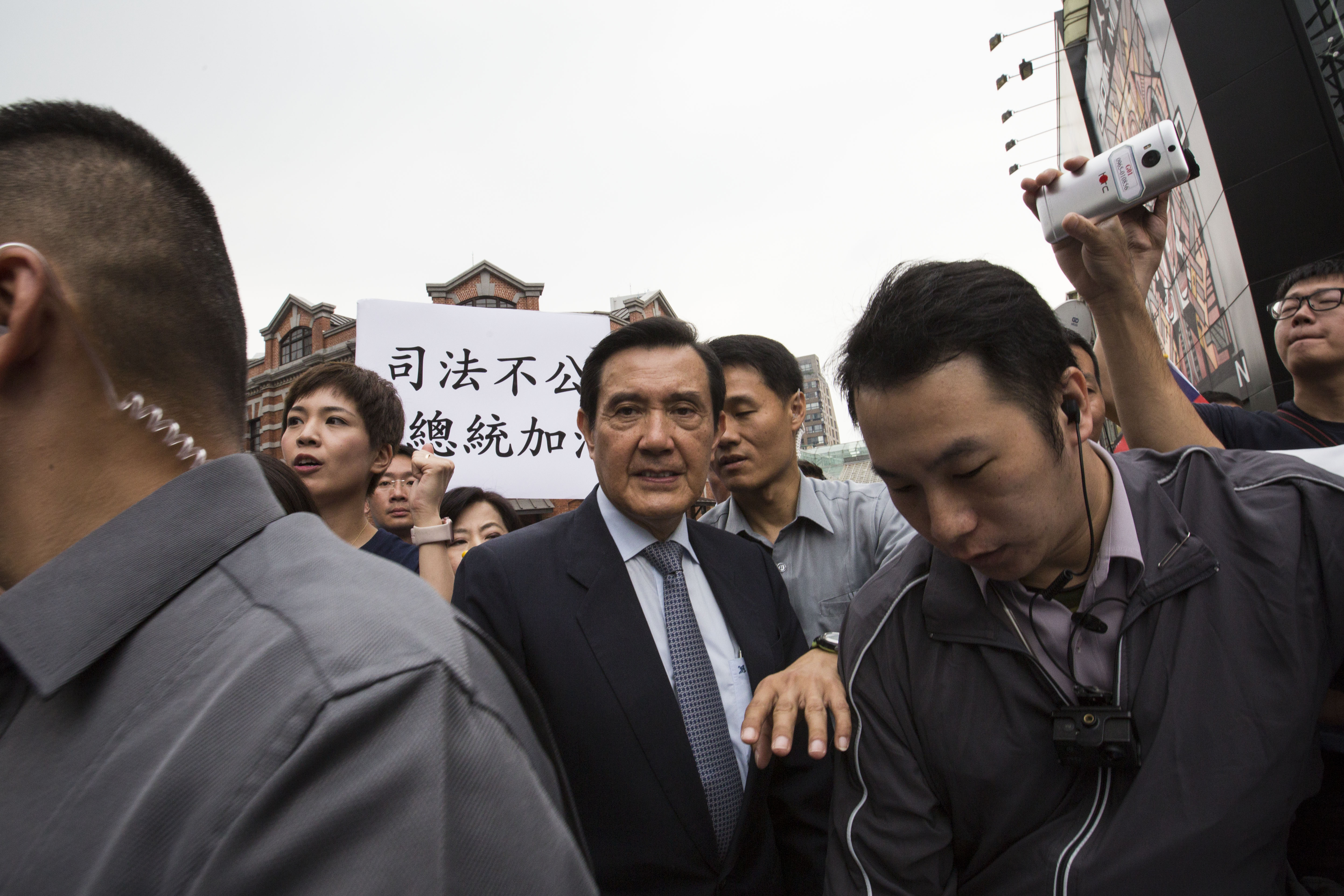 馬英九說，面對這樣的案子，他如果回家睡大覺，才叫做不足表率。 