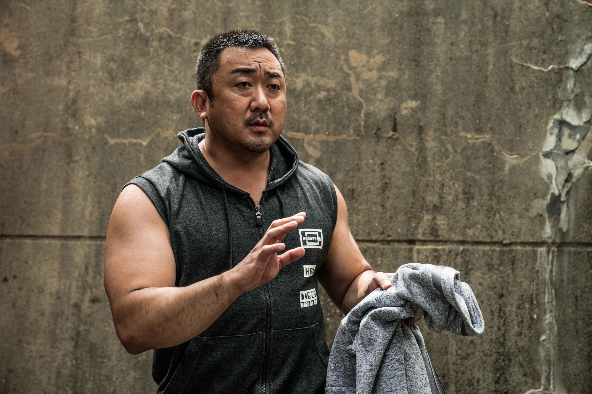 馬東石在新片《冠軍大叔》飾演腕力選手,將身材練得比之前壯上一倍。(華映電影提供)