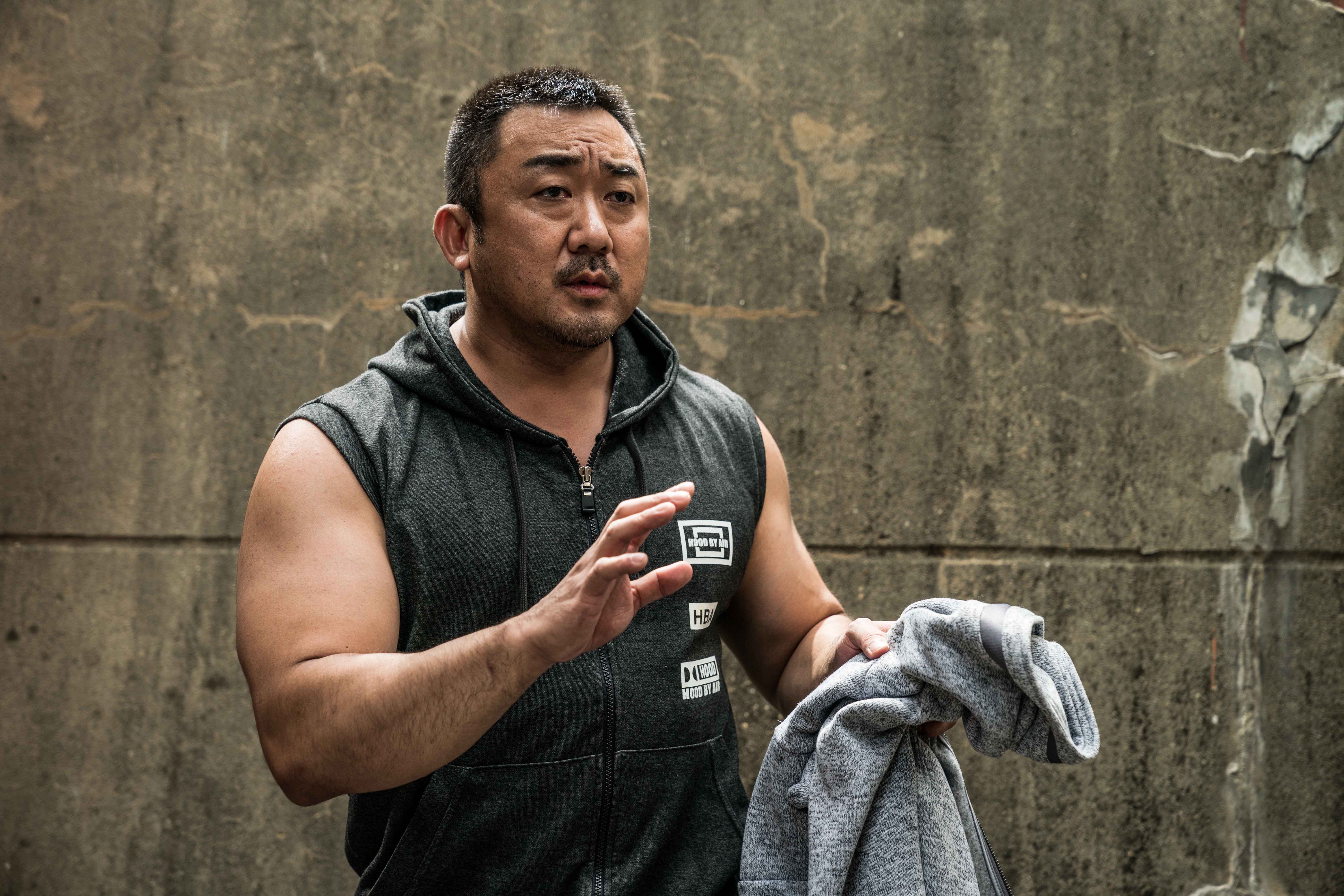 馬東石在新片《冠軍大叔》飾演腕力選手,將身材練得比之前壯上一倍。(華映電影提供)