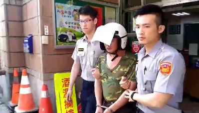 李姓男子供稱原本只是想持刀比畫，結果一時情緒失控，傷害至親。（警方提供）