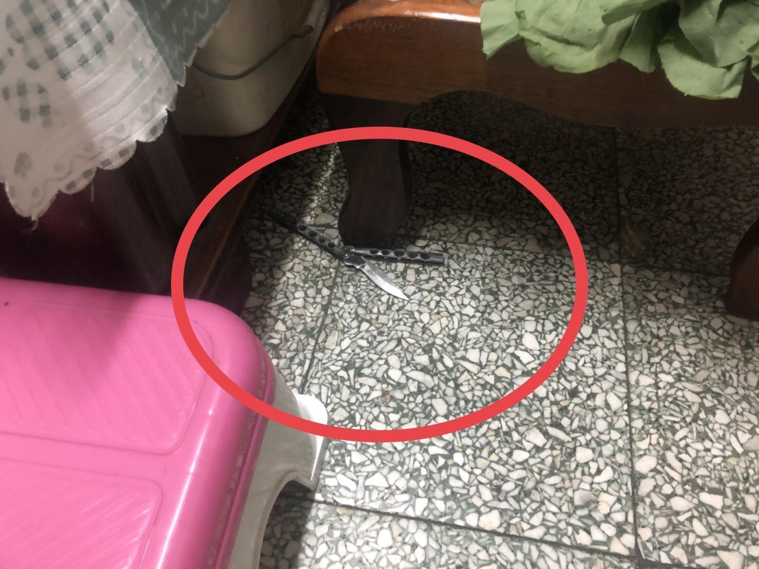 李姓男子因財務問題，持刀砍傷妻子。（警方提供）