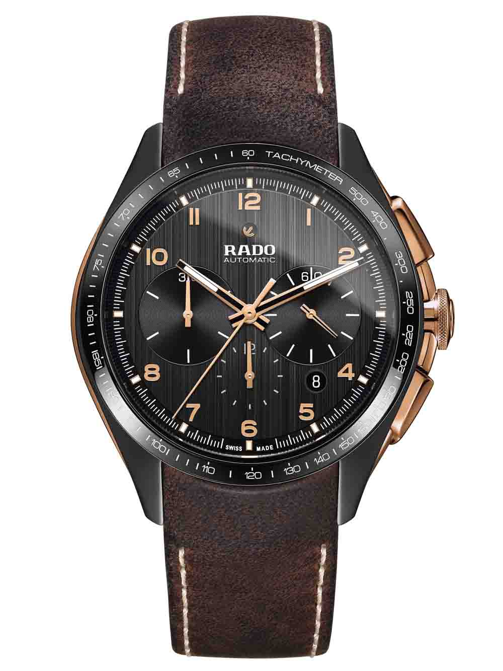《HyperChrome Chronograph Bronze》HyperChrome系列從最開始便透過結合陶瓷以外的不同材質組合,讓錶款的細節與樣貌產生更多變化,今年雷達首度加入銅材質,不褪色的陶瓷與隨著時間變化色調的銅材質,會激盪出什麼火花呢?功能:時間顯示;計時碼錶/機芯:自動上鏈機芯/建議售價:約NT$165,600(限量999只)