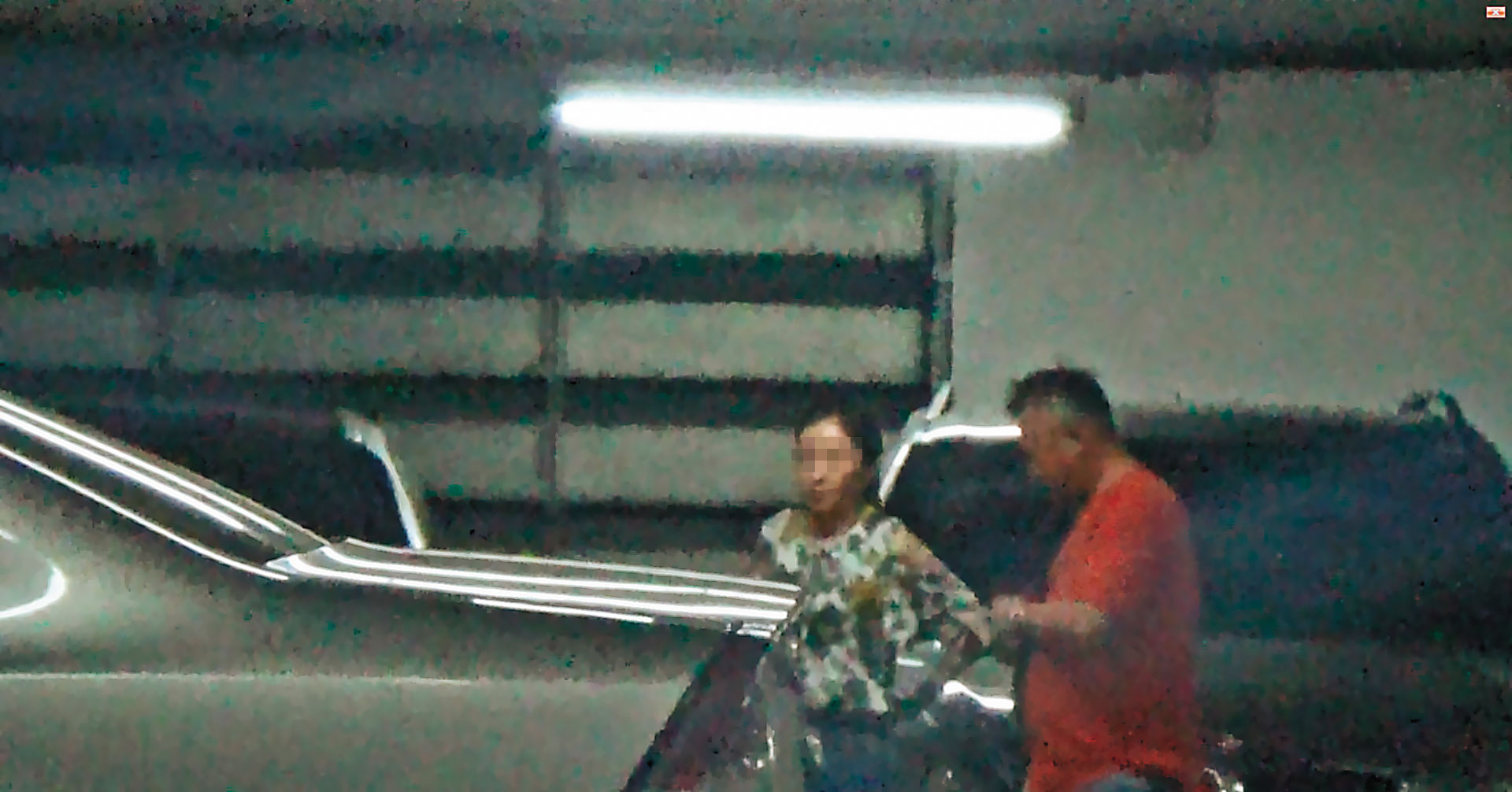 王傳家(右)除了小三外,竟然還有小四(左)馬尾妹,2人吃完高檔料理後,車子就開進摩鐵約會。