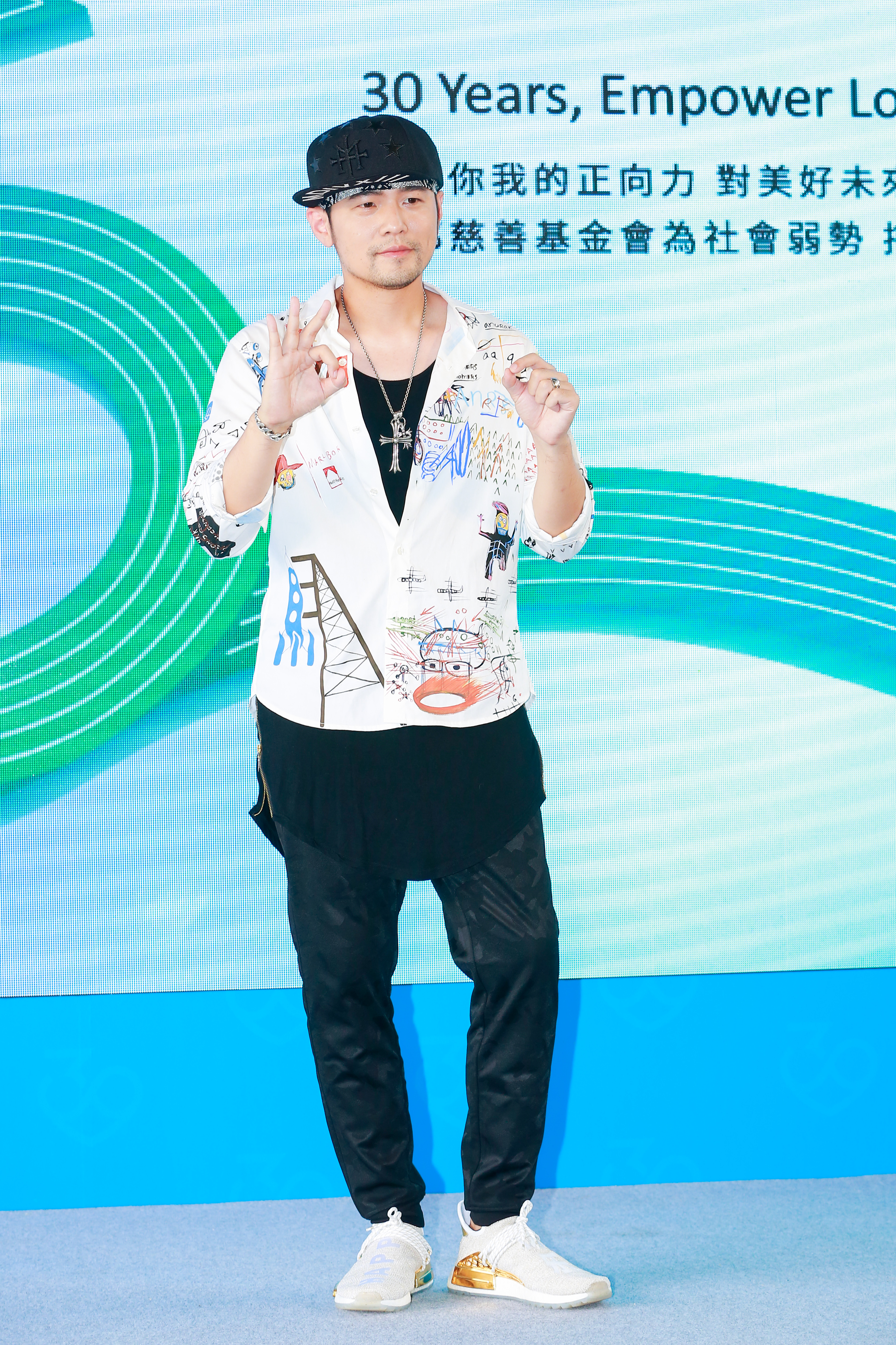 周杰倫16日出席富邦慈善基金會30週年活動,透露近期除了演唱會行程,還完成了一部電影劇本,將再進軍好萊塢。