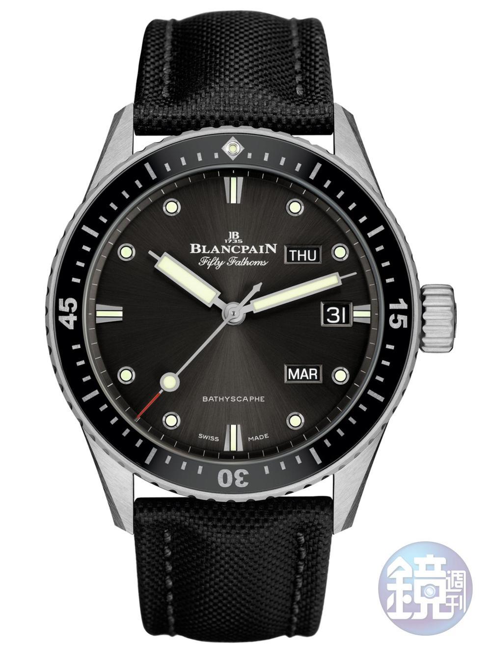 《FF Bathyscaphe Quantième Annuel》此系列首次引進了年曆功能，除了基本的時間顯示外，還有星期、日期與月份顯示，並將之排列成符合大部分人習慣的閱讀模式。高度實用的年曆機制除了二月份之外，每逢大小月會自動調整，無需配戴者介入。換句話說，使用者只需要在每年的三月一日調校一次即可。功能：時間顯示；年曆/機芯：自動上鍊機芯/建議售價：約NT$833,000