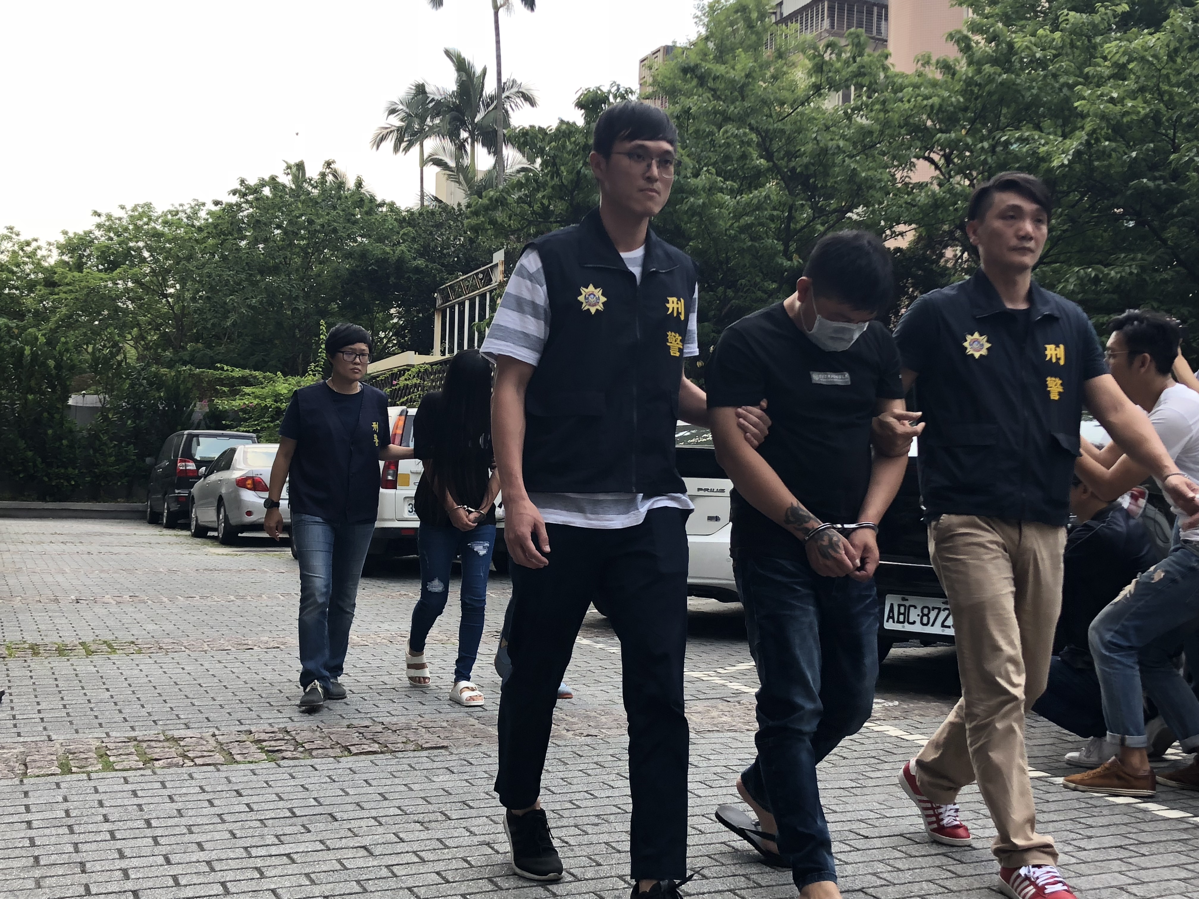 林姓情侶檔涉嫌走私大批槍彈。（刑事局提供）