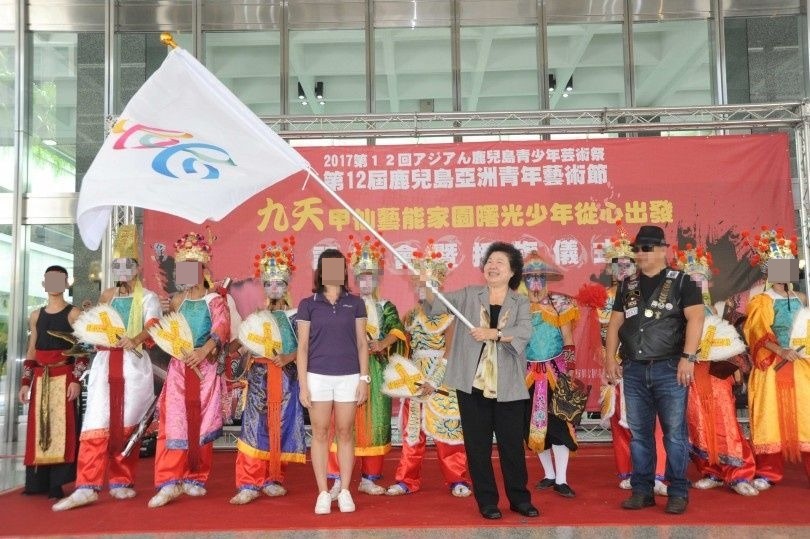 九天民俗技藝團2015年間與高雄市教育局合辦「甲仙藝能家園」，提供給中輟生新的成長環境。（翻攝畫面）