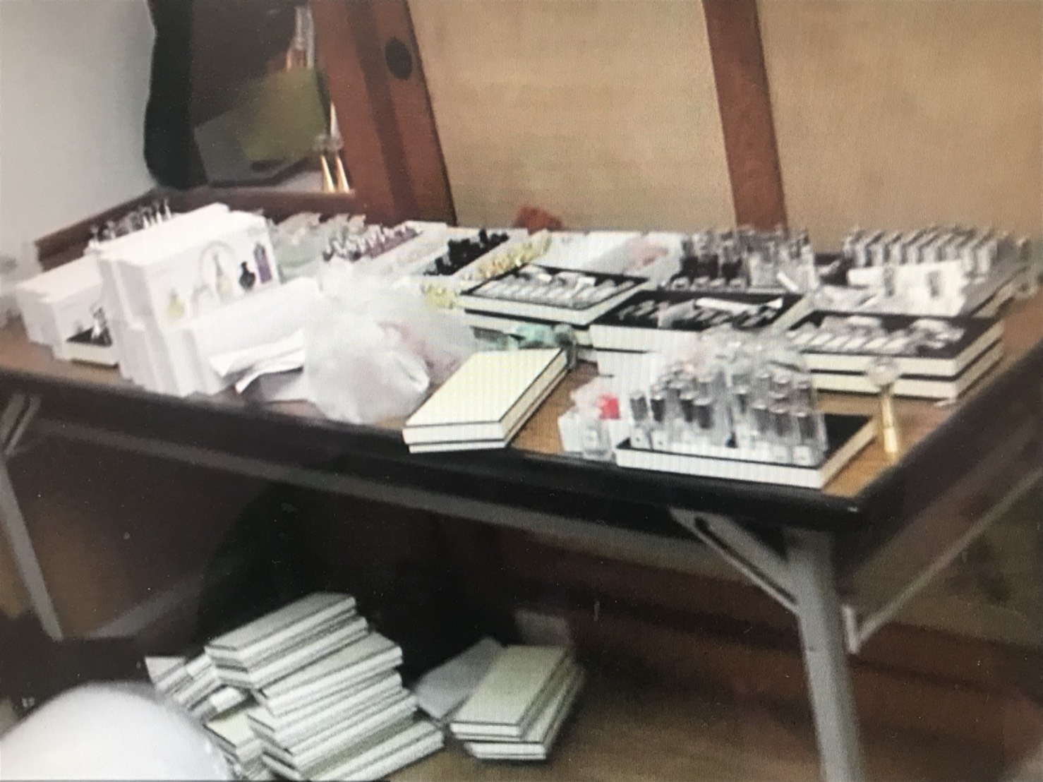 嫌犯家中搜出的大量仿冒原料。(保二總隊提供)