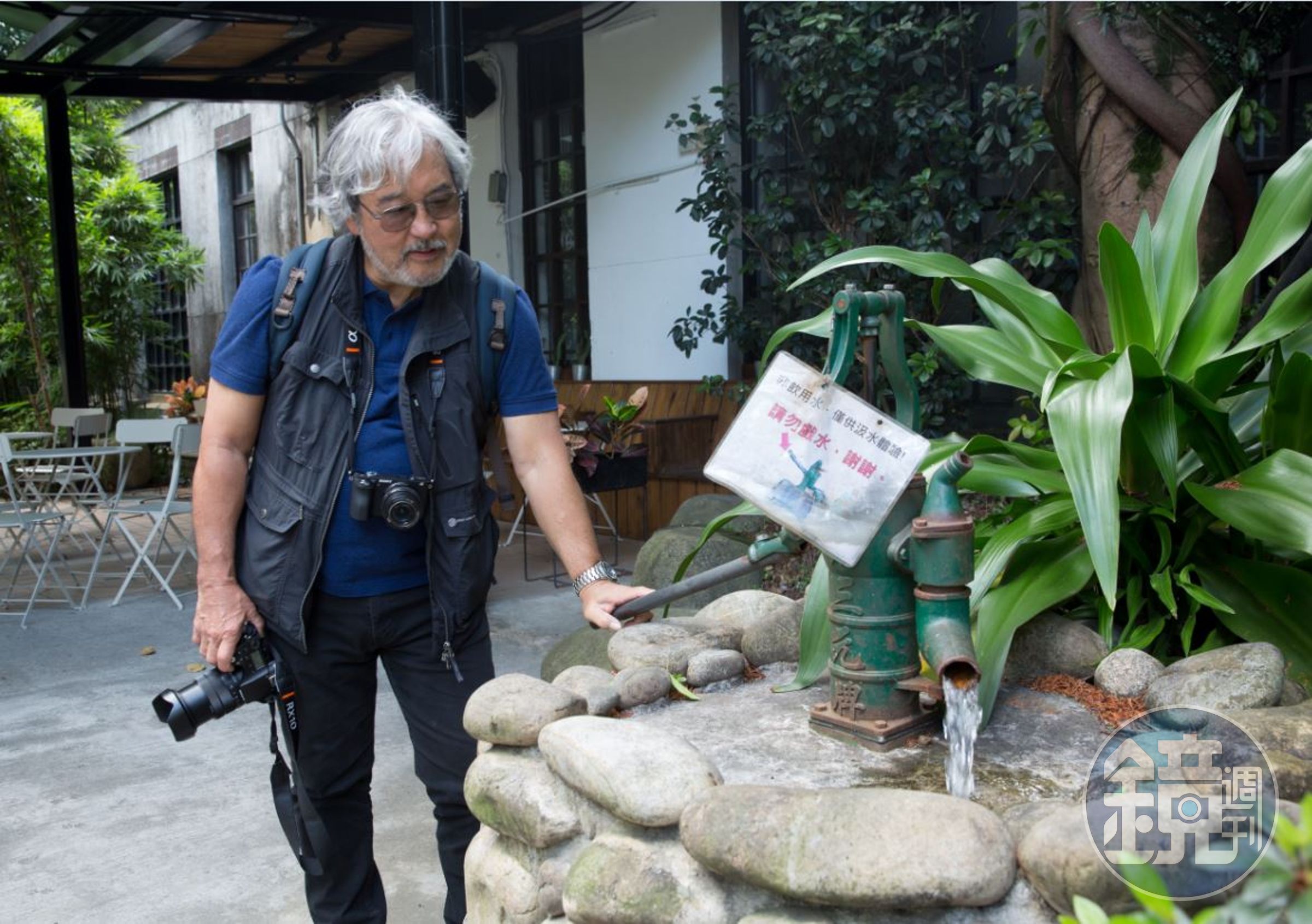 麥可山下說，他的工作結合旅行和拍照兩大興趣，因此，他不怕累。