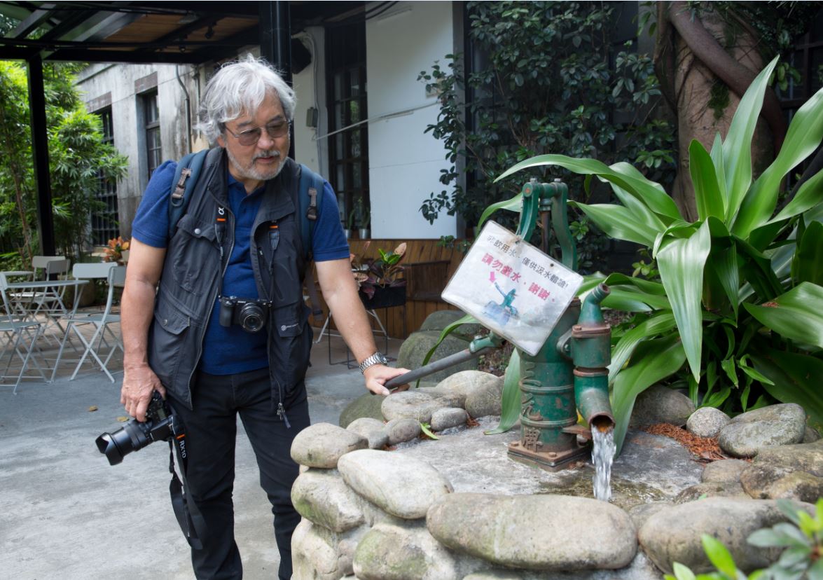 麥可山下說，他的工作結合旅行和拍照兩大興趣，因此，他不怕累。