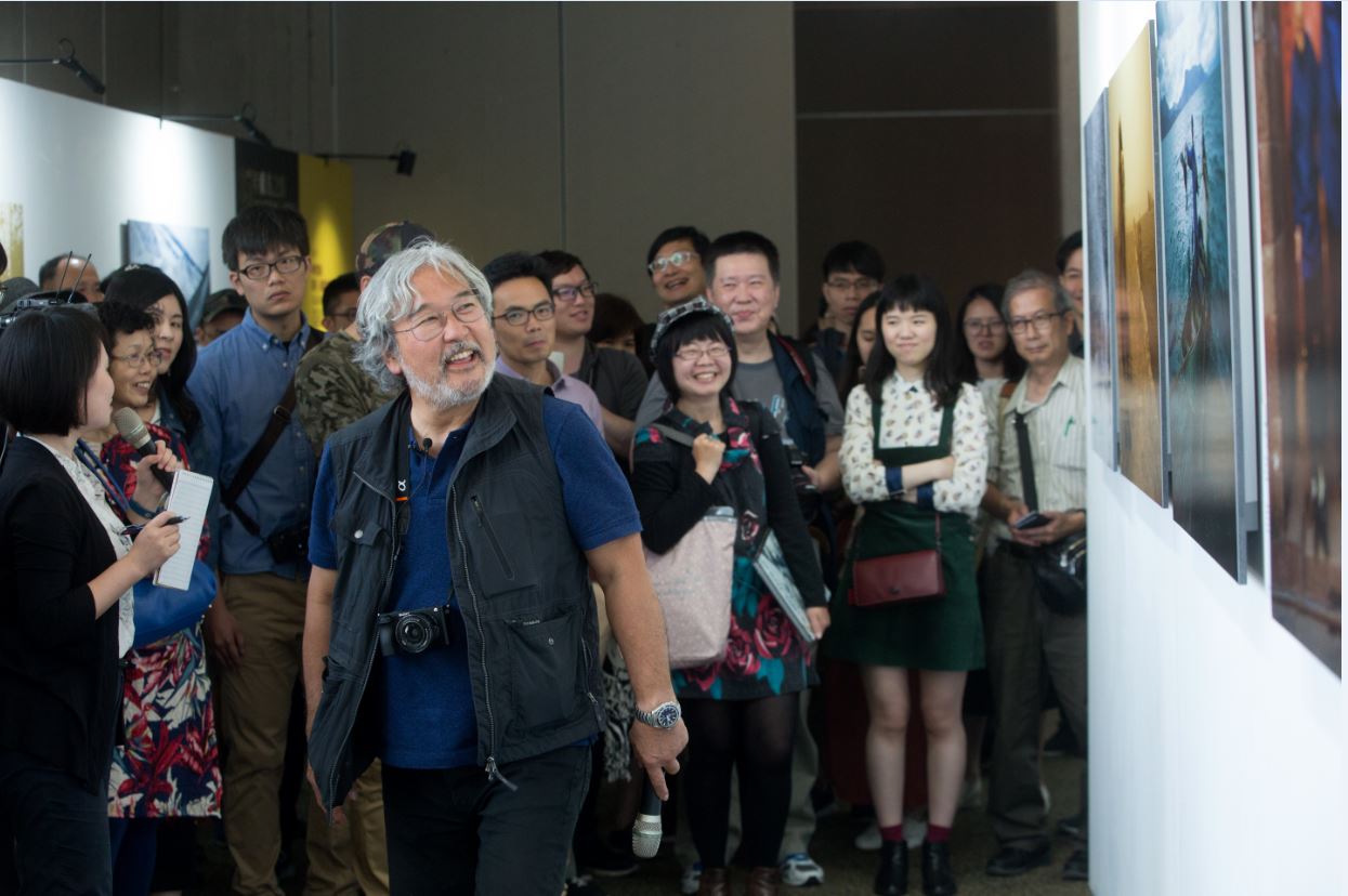 攝影大師麥可山下很習慣站在鏡頭前面，氣場也超級強大。