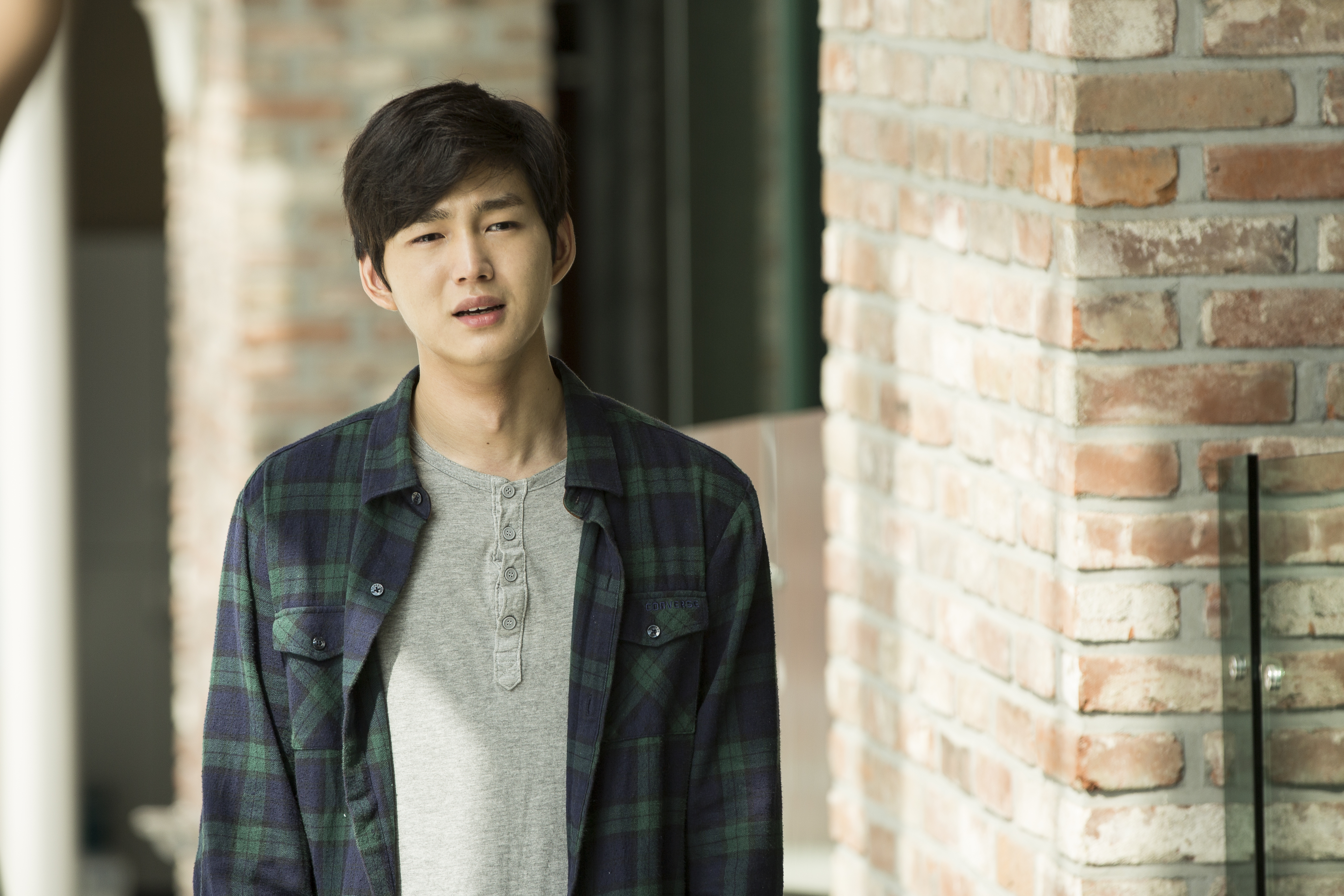 韓國鮮肉男星李源根在電影《換季男友》再度挑戰同志題材，虐心的劇情讓人看了動容。（東昊提供）