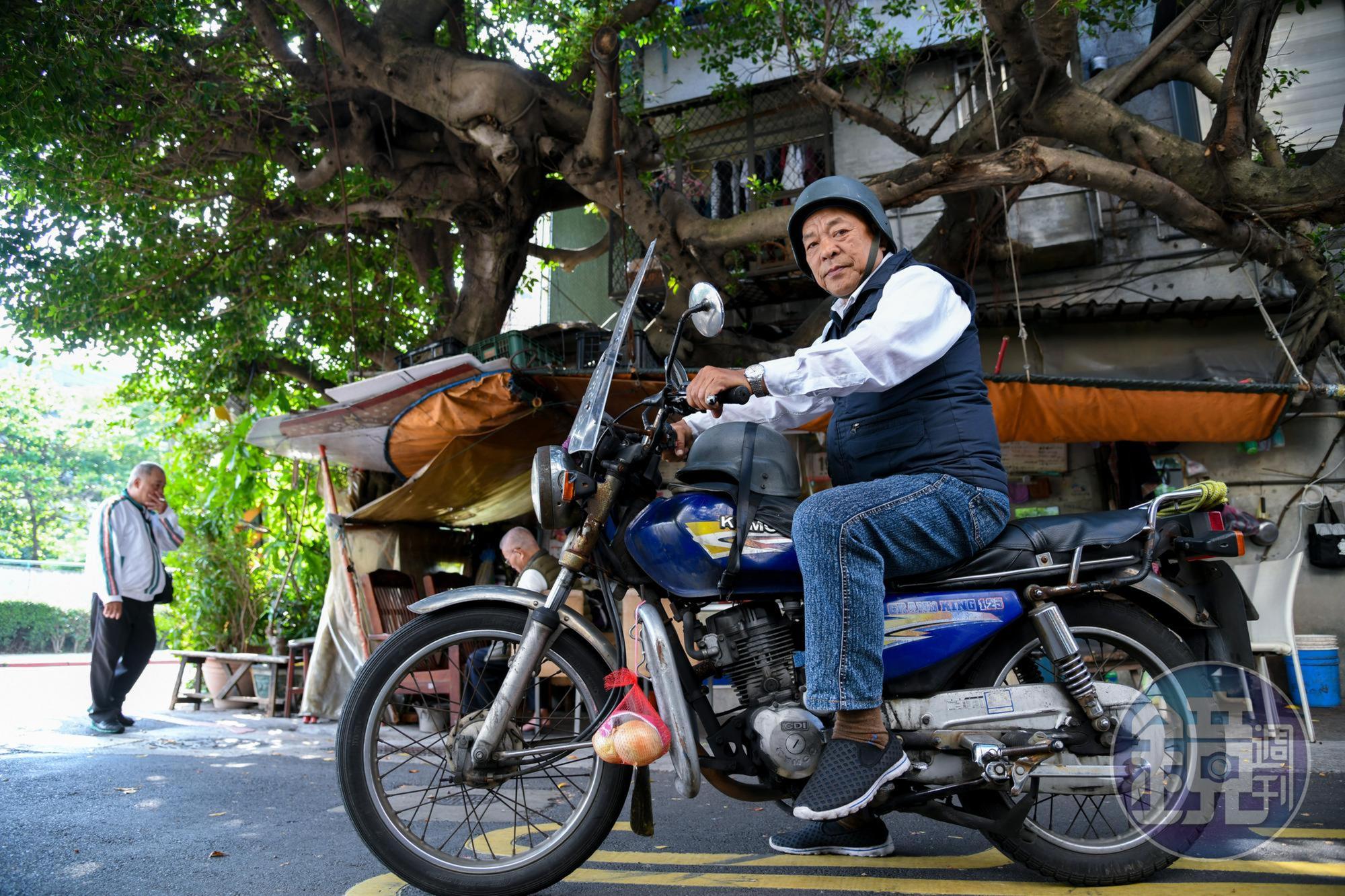北投山路多，快遞員多使用打檔車，爬坡比較有力。