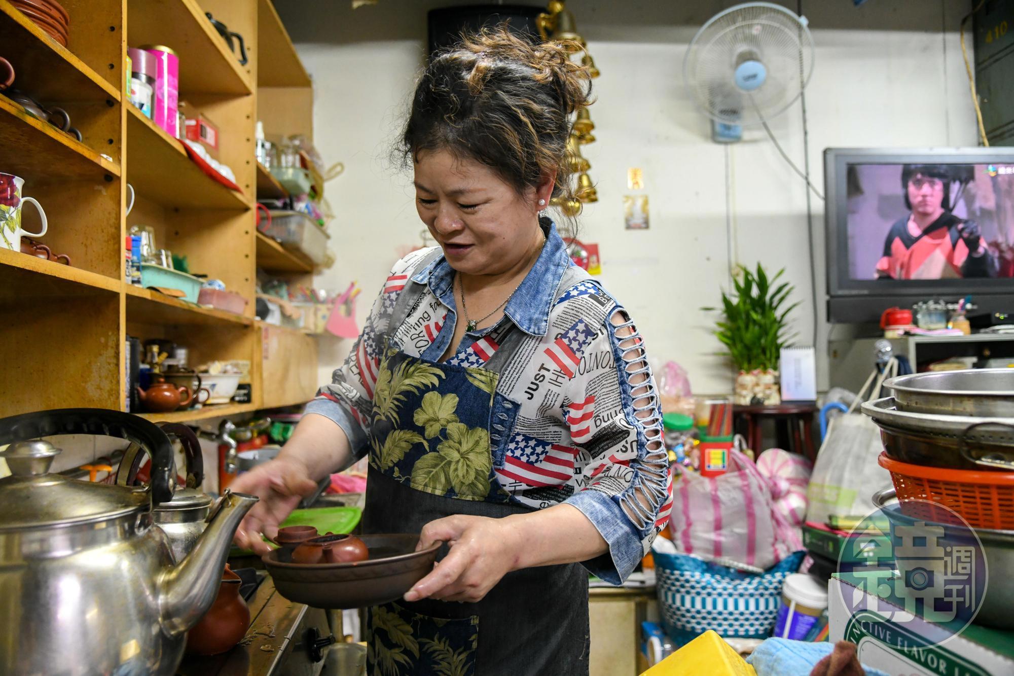 掌管茶店的麗娟，能掌握所有客人的喜好。