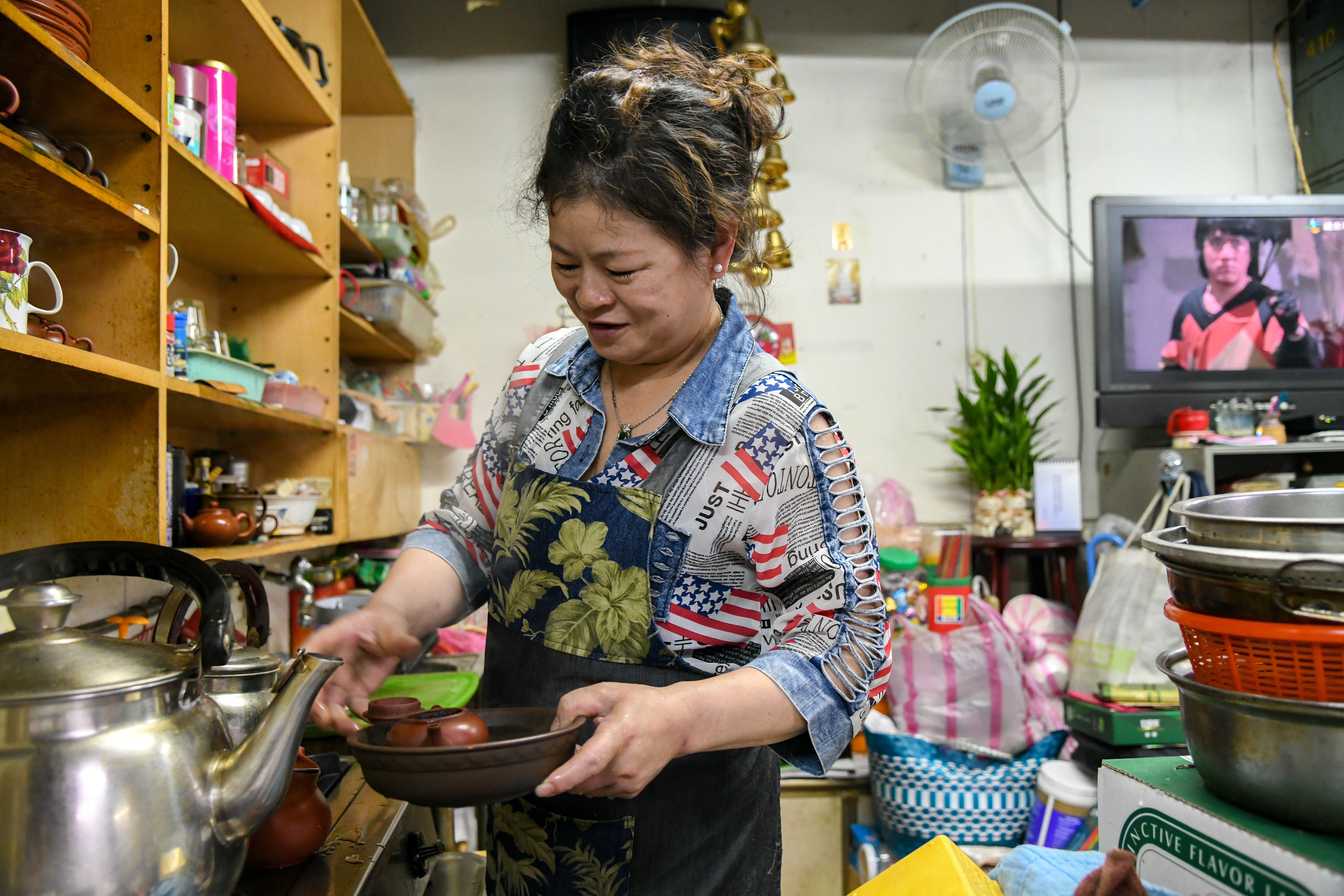 掌管茶店的麗娟，能掌握所有客人的喜好。