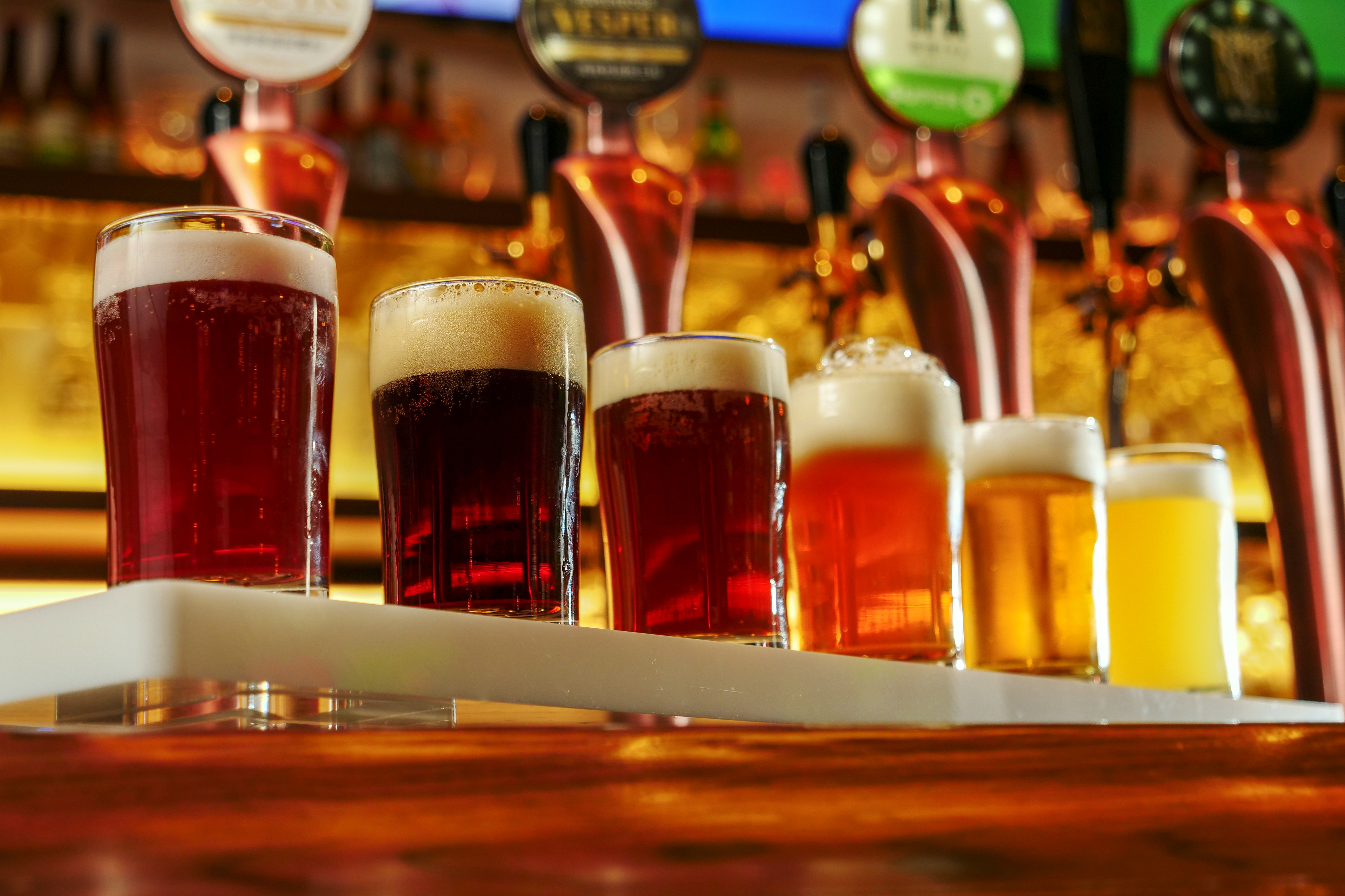 在「BeerTalk Cafe & Bar」可點「6杯精釀生啤組 」，一次品嘗多種風味的比利時啤酒。（360元／組）