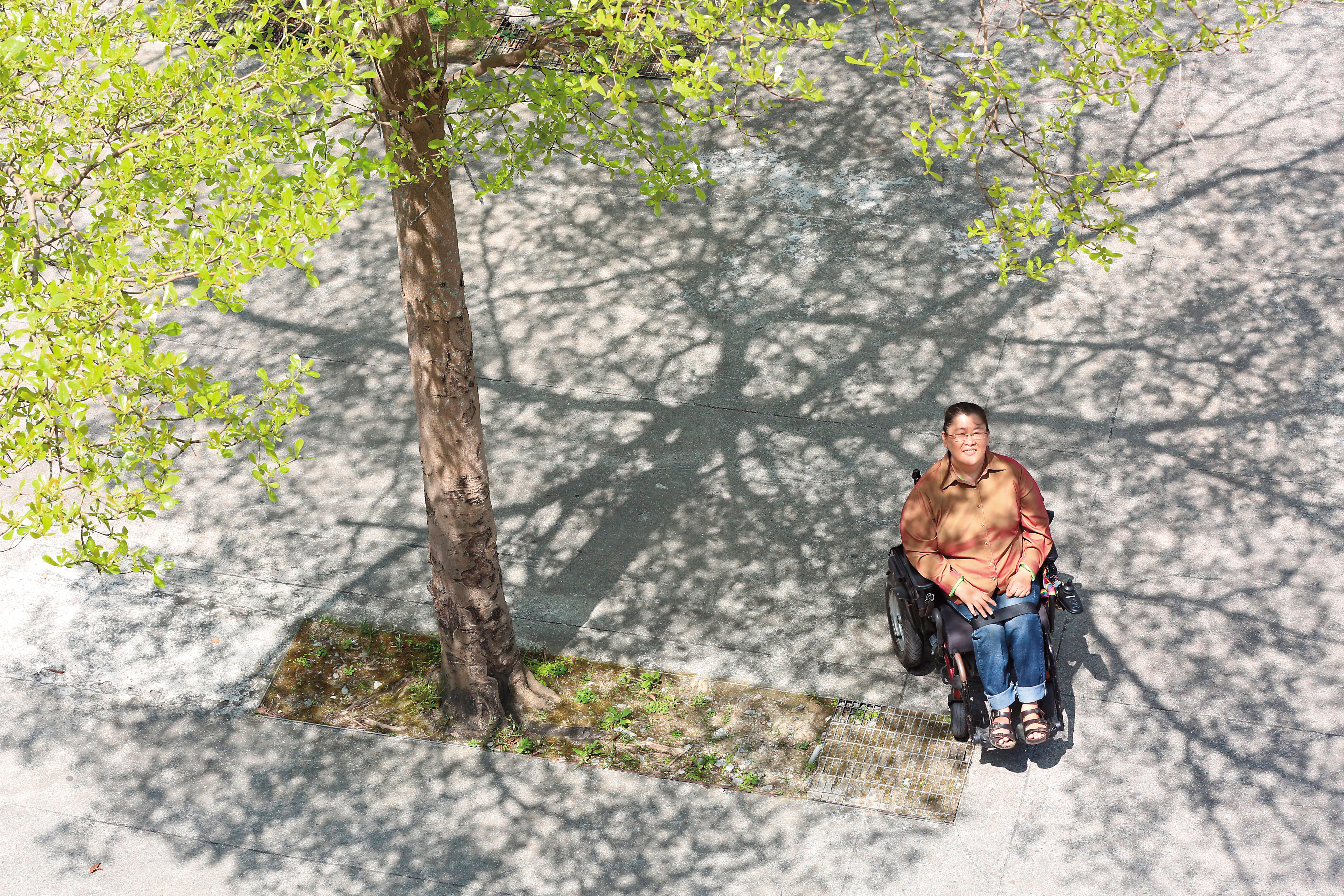 黃雅雯談性態度豪放，但問她做愛是否關燈，她瞪大眼睛：「我們的身體是歪的，還有開刀的刀疤，當然要關燈啊，可以把眼睛矇起來最好！」