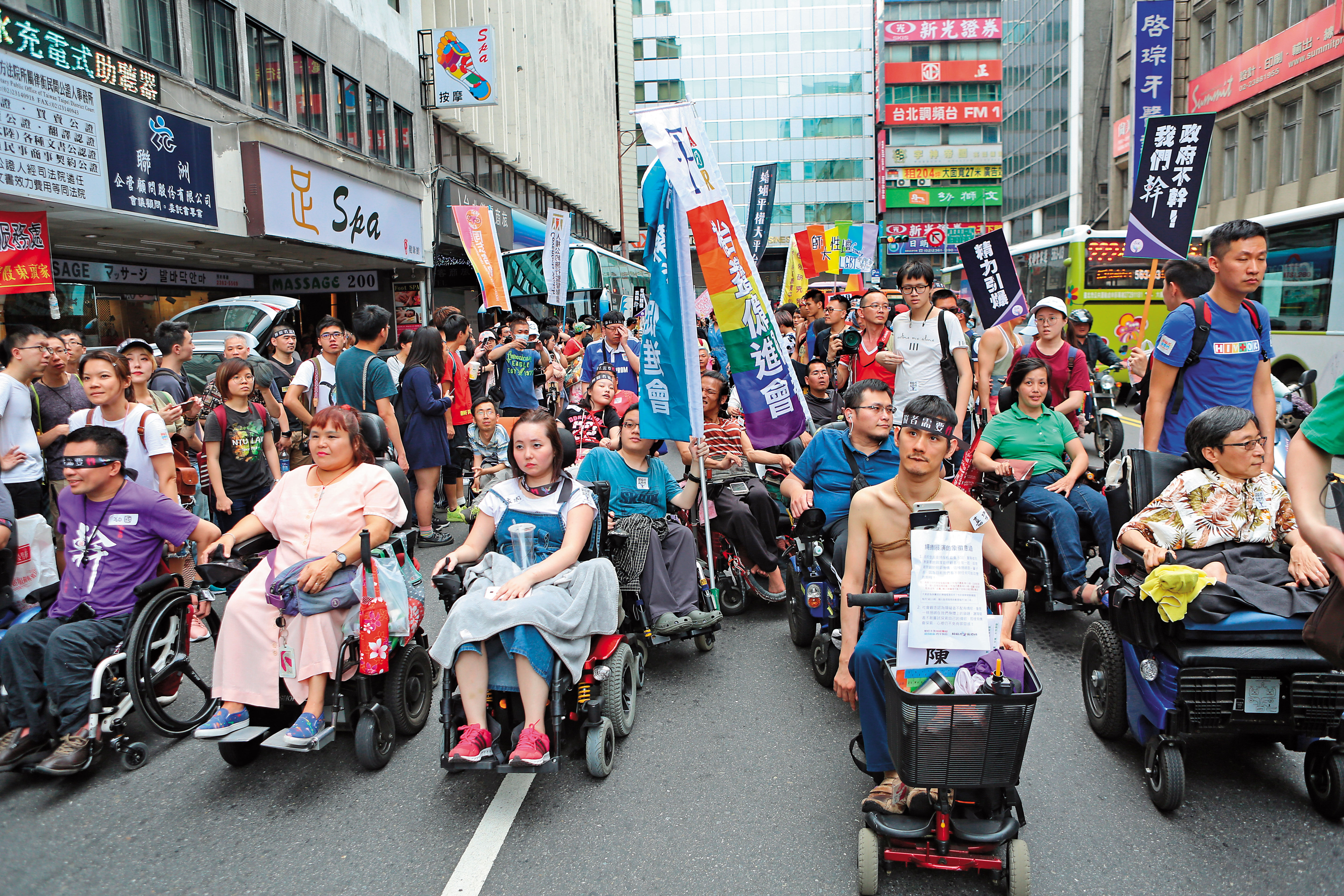 一群障礙者於5月初走上街頭,疾呼他們的性需求常遭忽略,甚至被認為不配享有性生活。