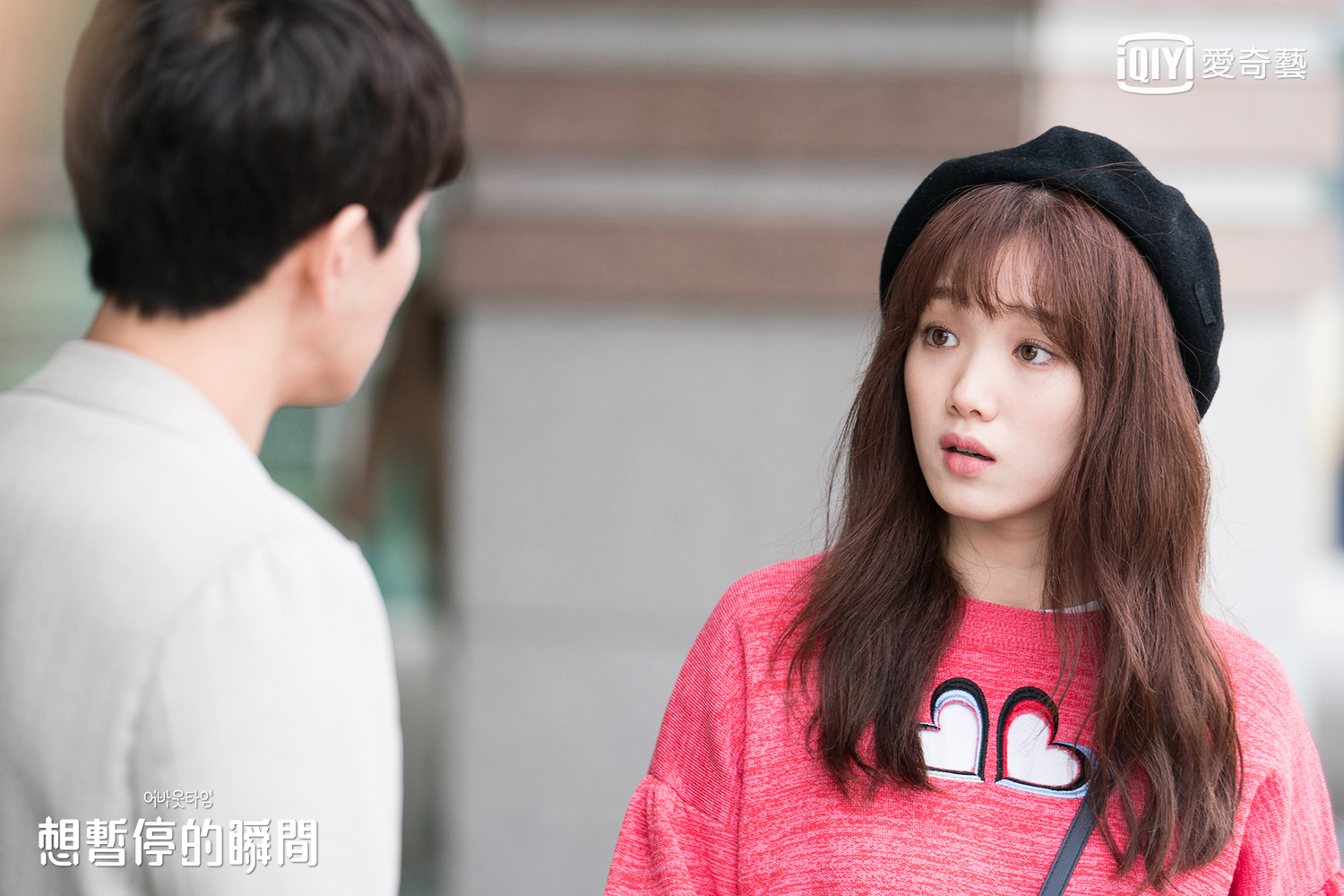 暌違1年多再接電視劇，李聖經在《想暫停的瞬間》擁有看見他人生命時鐘的少女。（愛奇藝台灣站提供）