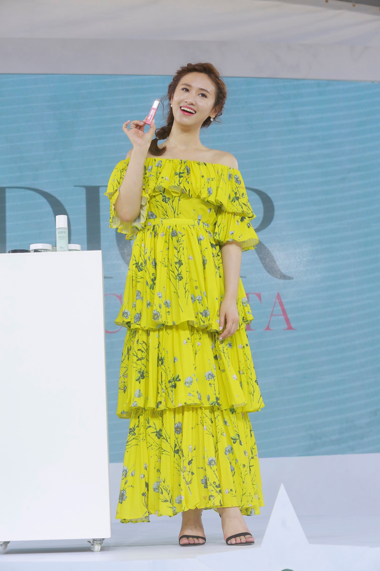 吳姍儒透露自己著重卸妝、按摩，以氣色好為最高指導原則。