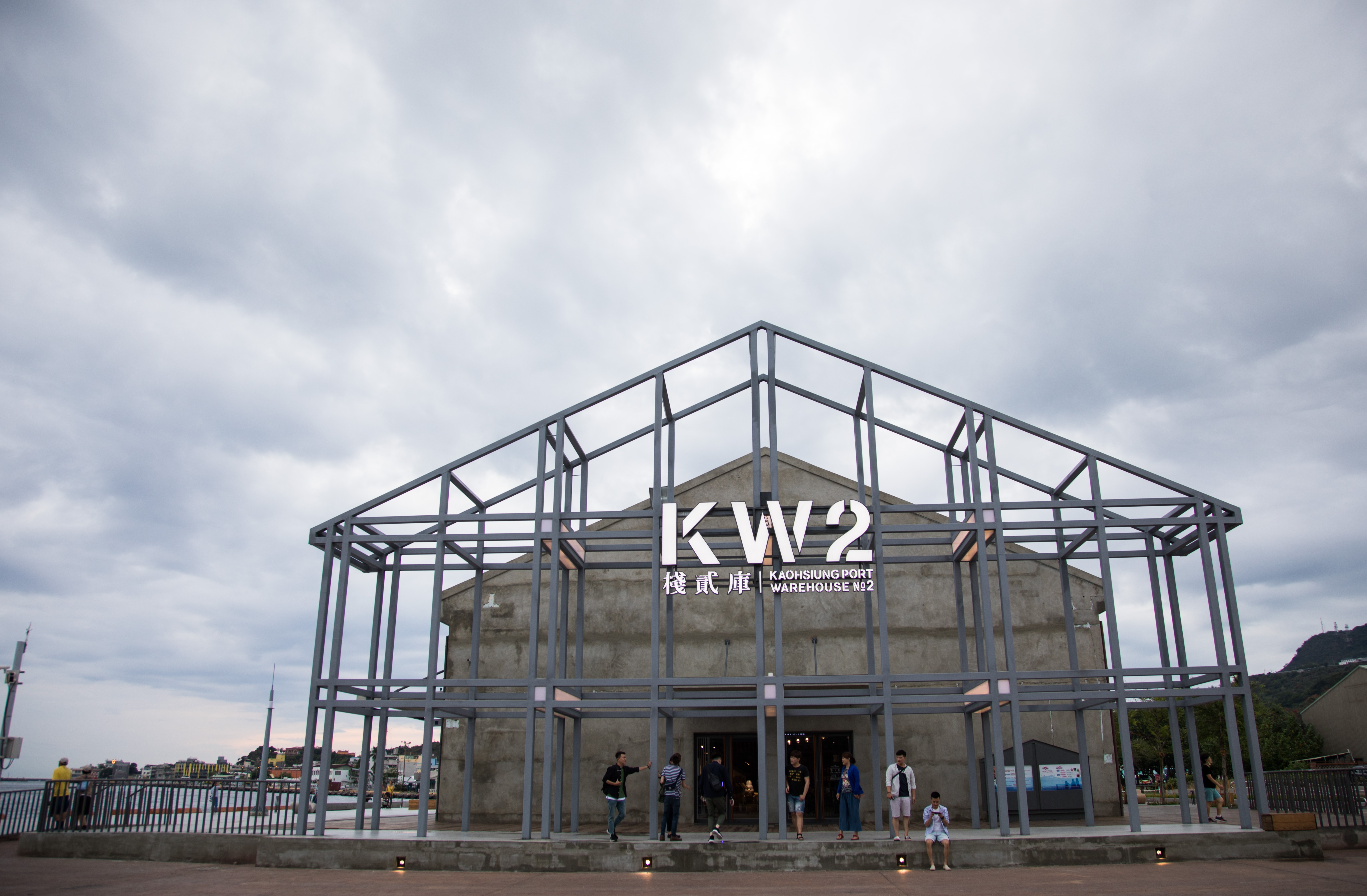 位在高雄港邊的KW2「棧貳庫」，是今年2月開幕的複合式商場。