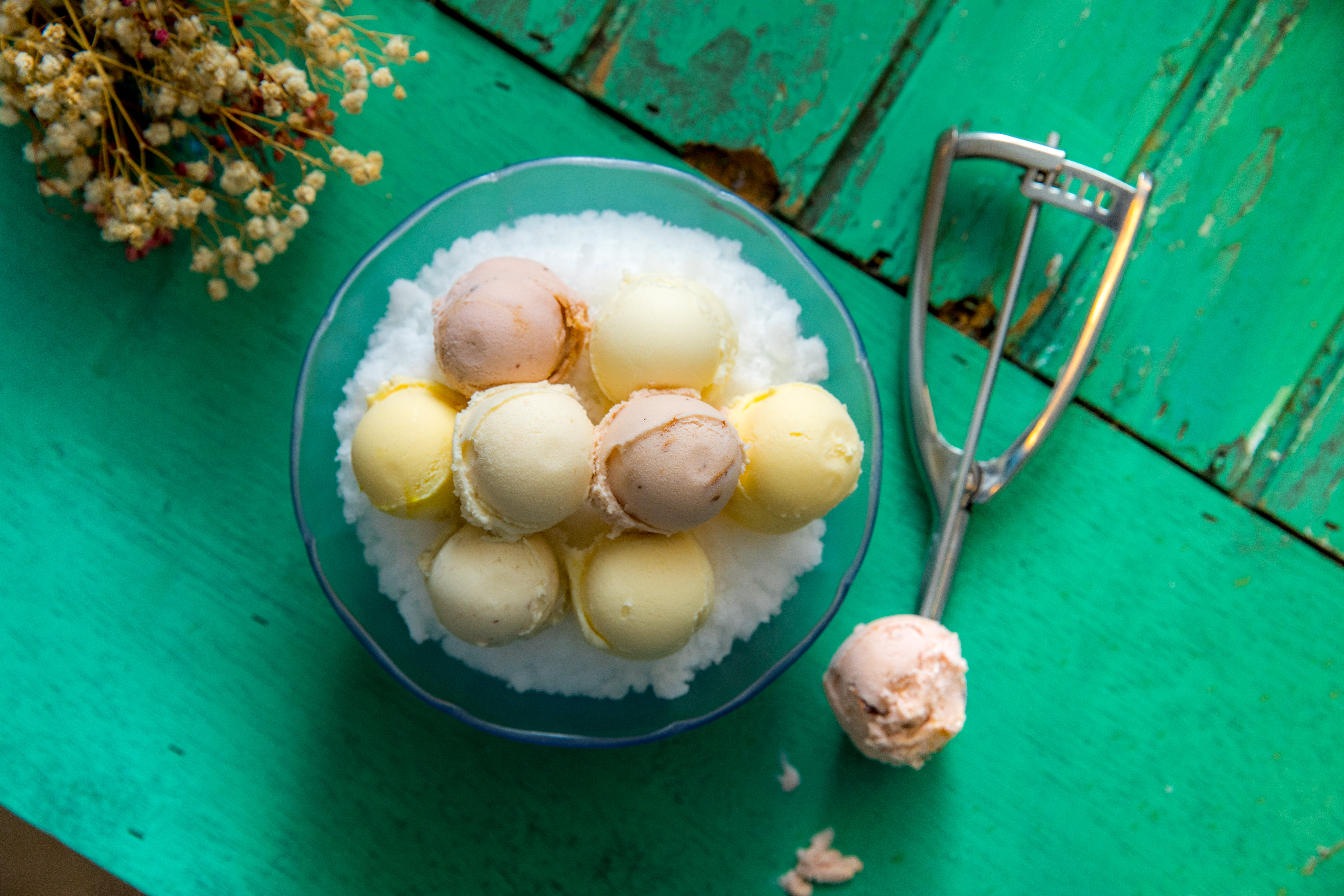 「來特手工鮮果冰淇淋」以台灣多種在地水果製冰，滋味清爽綿口。