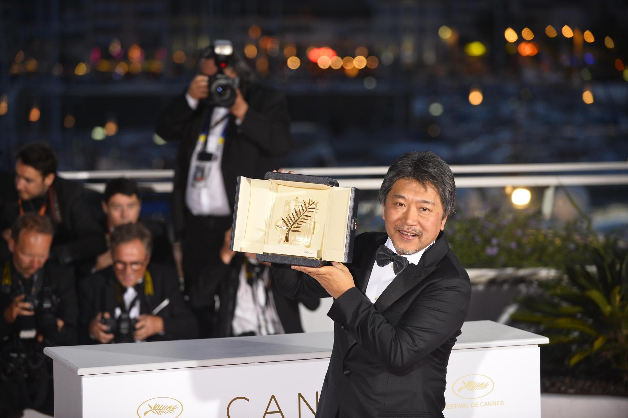 日本導演是枝裕和的《小偷家族》奪得本屆坎城影展最高榮譽金棕櫚大獎。（東方IC）