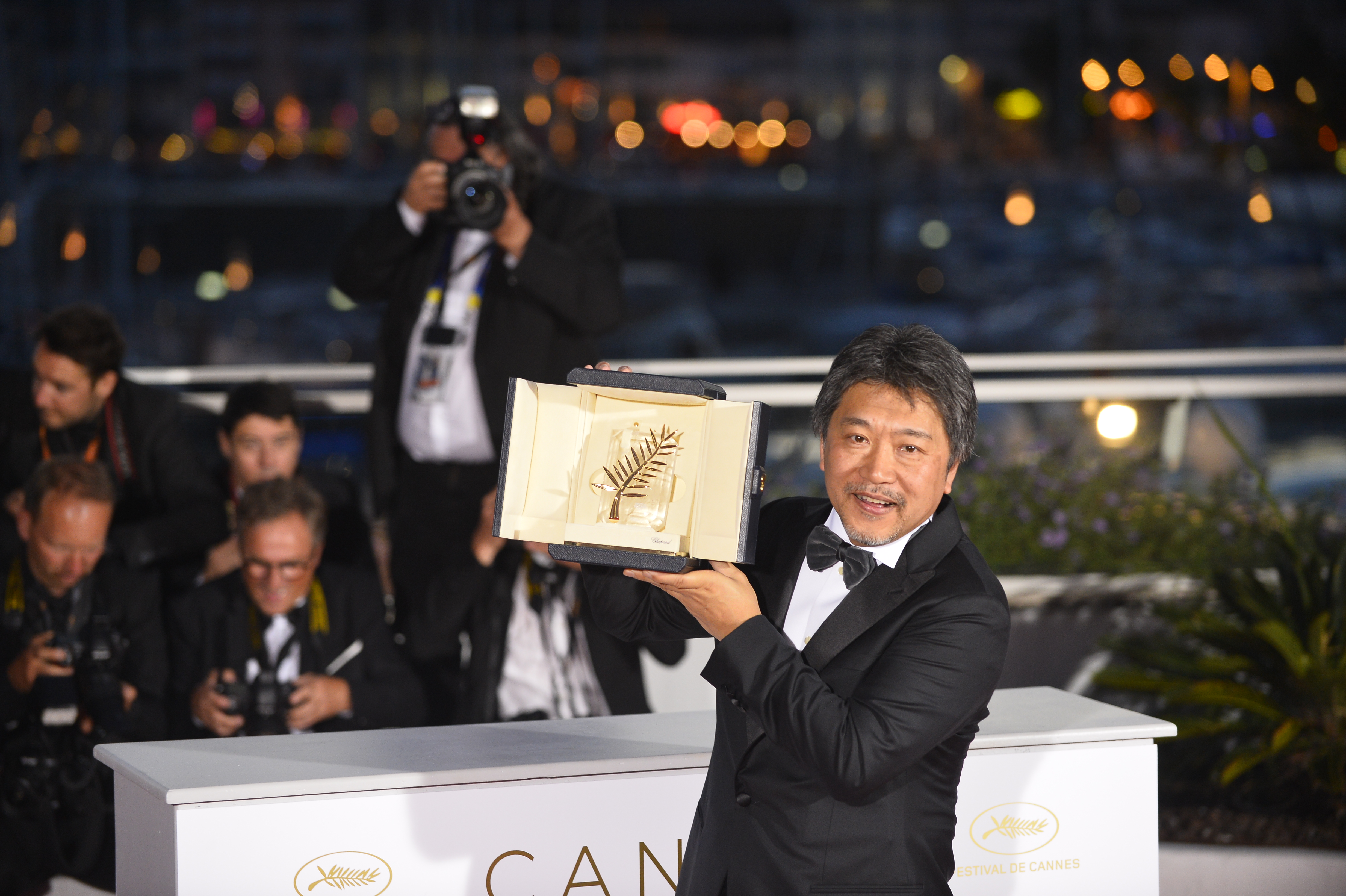 日本導演是枝裕和的《小偷家族》奪得本屆坎城影展最高榮譽金棕櫚大獎。（東方IC）