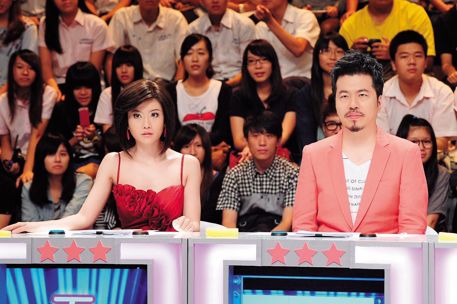 黃國倫與老婆寇乃馨人前人後都表現得很恩愛，經常合體出現。（台視提供）