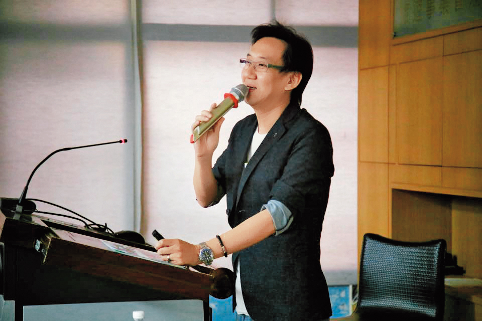 常立欣是年代節目部副總，也是寇乃馨「倒數第二個男友」。（翻攝自遠東科技大學臉書）