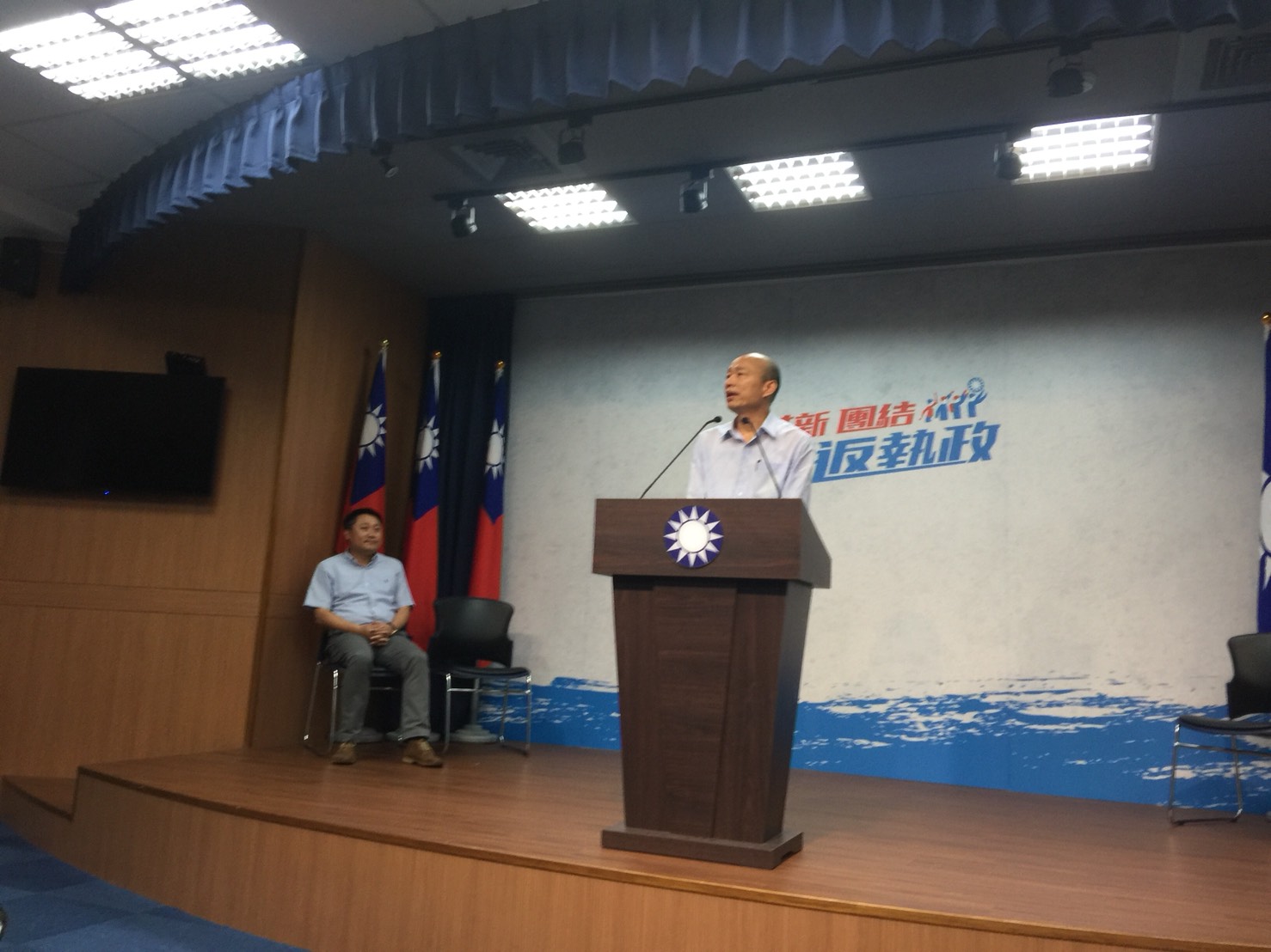 國民黨高雄市長初選民調由高雄市黨部主委韓國瑜出線。