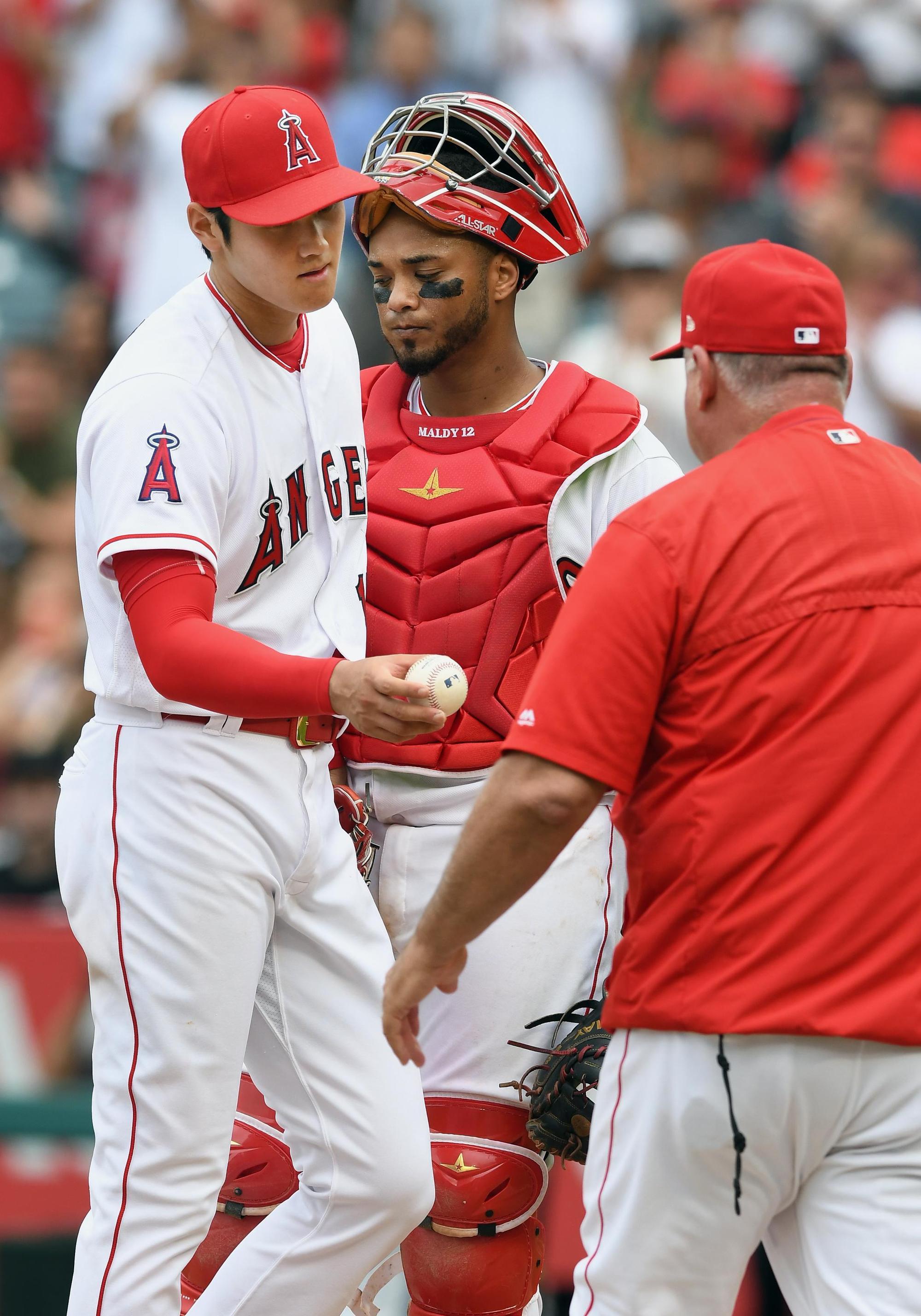 大谷翔平使用110球被教練換下場，臉上表情似乎有些不滿。（東方IC）