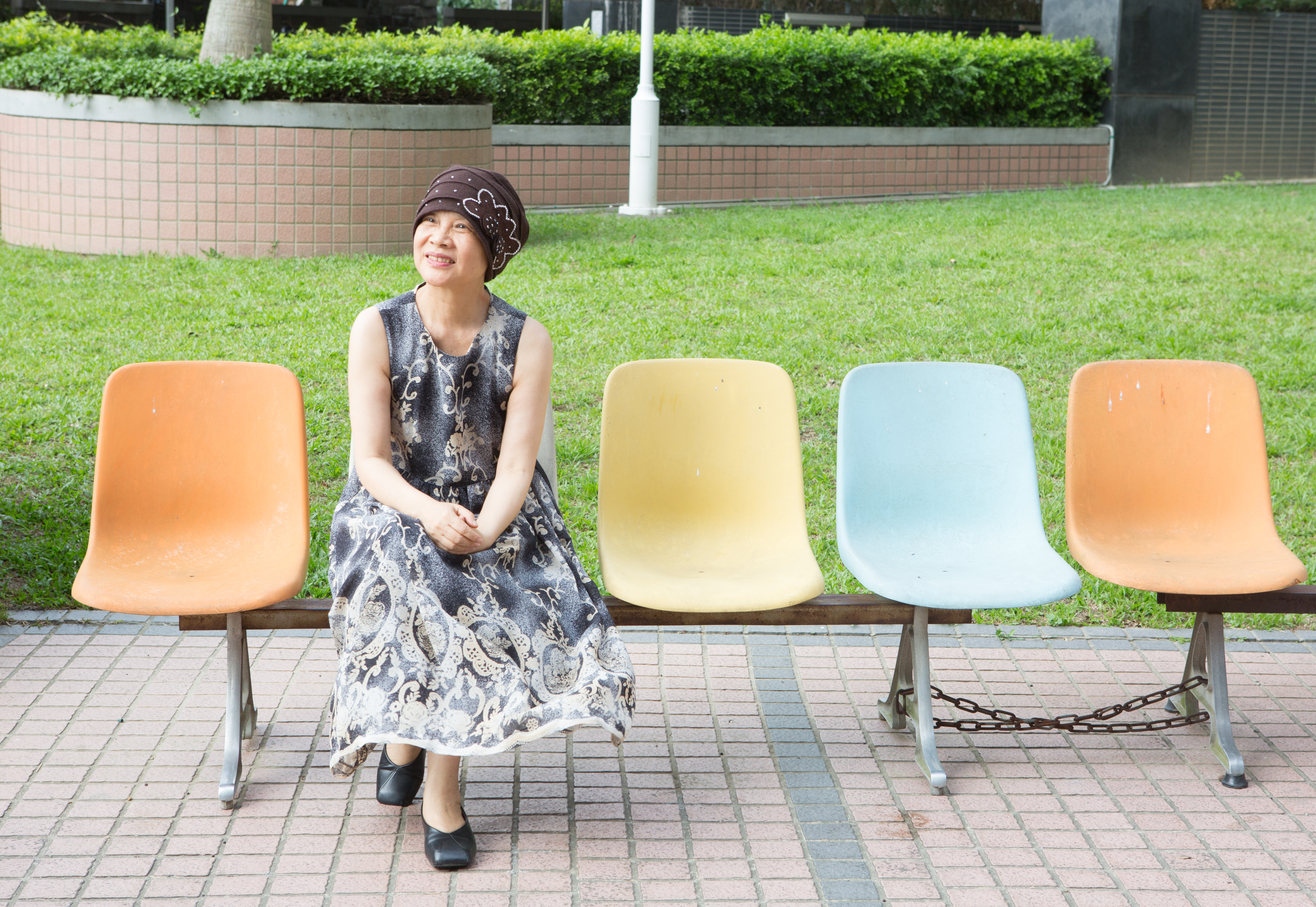 作家顧德莎18歲就離家到紡織廠工作，她把大半生的工廠經驗寫成了小說。