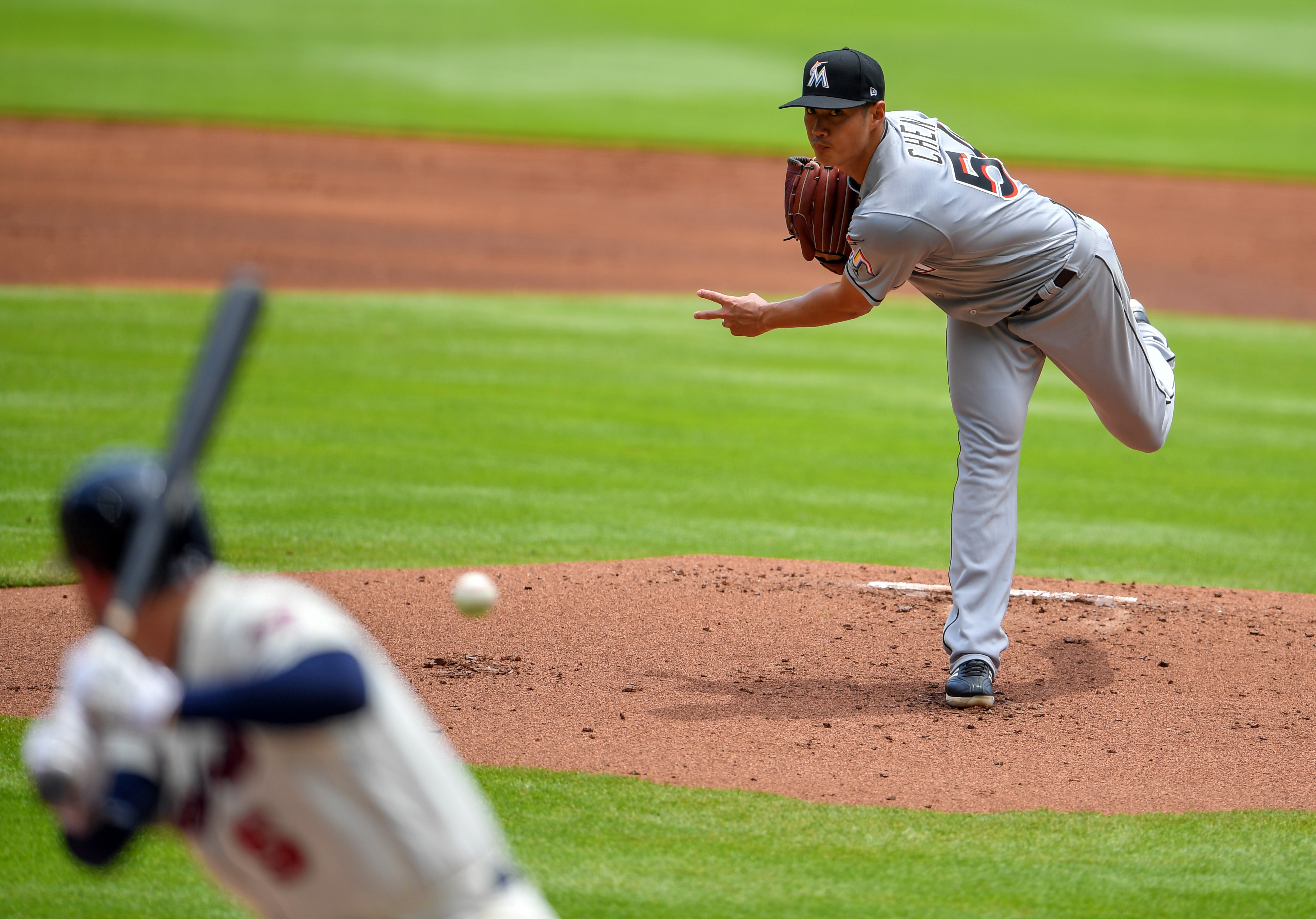 陳偉殷先發5.1局被打出5支安打失2分，退場時是勝投候選人，但最後無關勝敗。（東方IC）