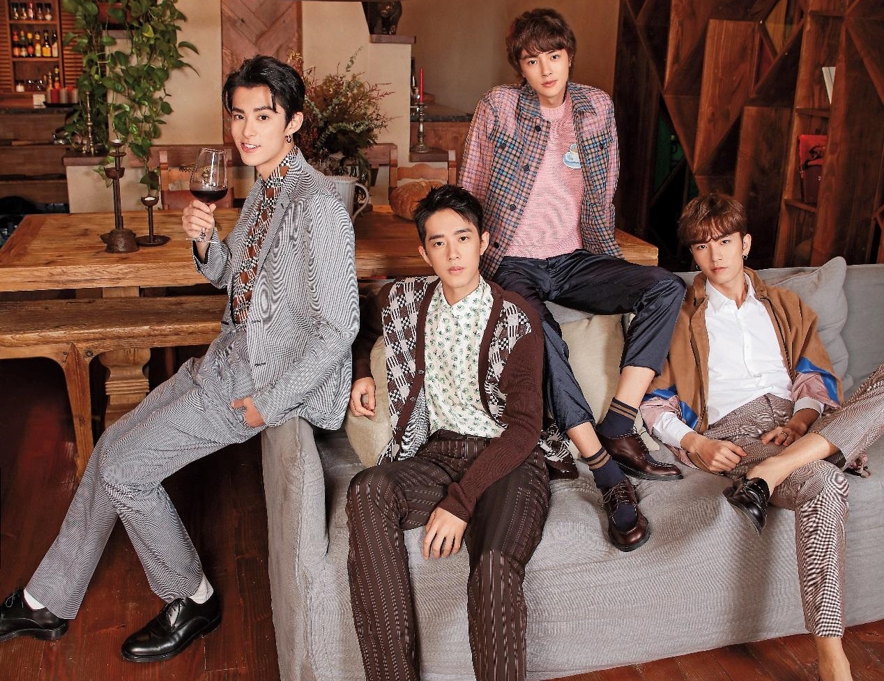 新版《流星花園》由王鶴棣（左起）、梁靖康、官鴻、吳希澤四位平均年齡21歲的新演員扮演F4。（北京萌樣提供）