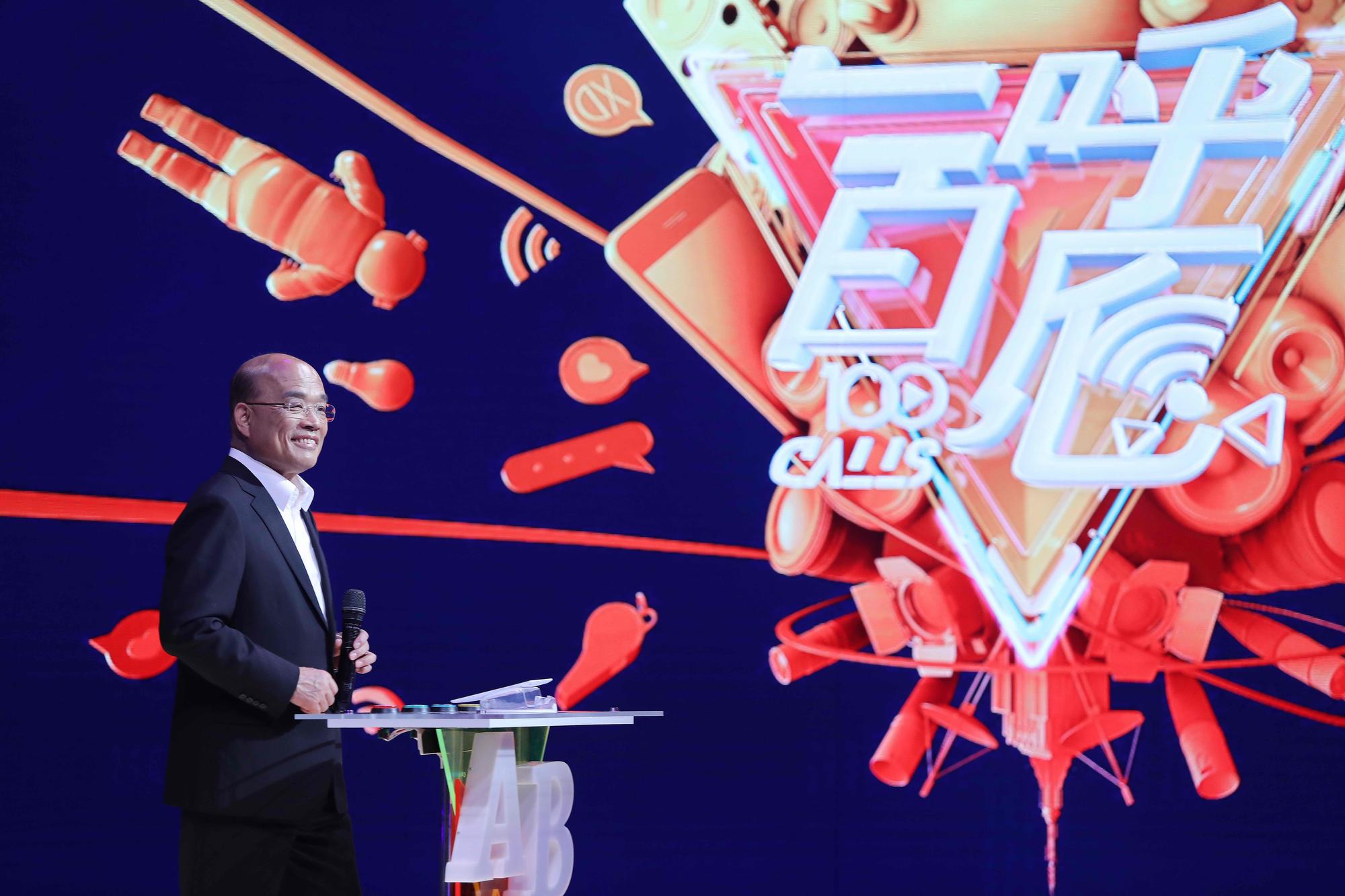 蘇貞昌說非常喜歡《一呼百應》，自己就好比電影《貧民百萬富翁》中玩益智遊戲的主角賈默‧馬利，因為「人生經驗豐富，才能找出正確的答案。」（公共電視提供）