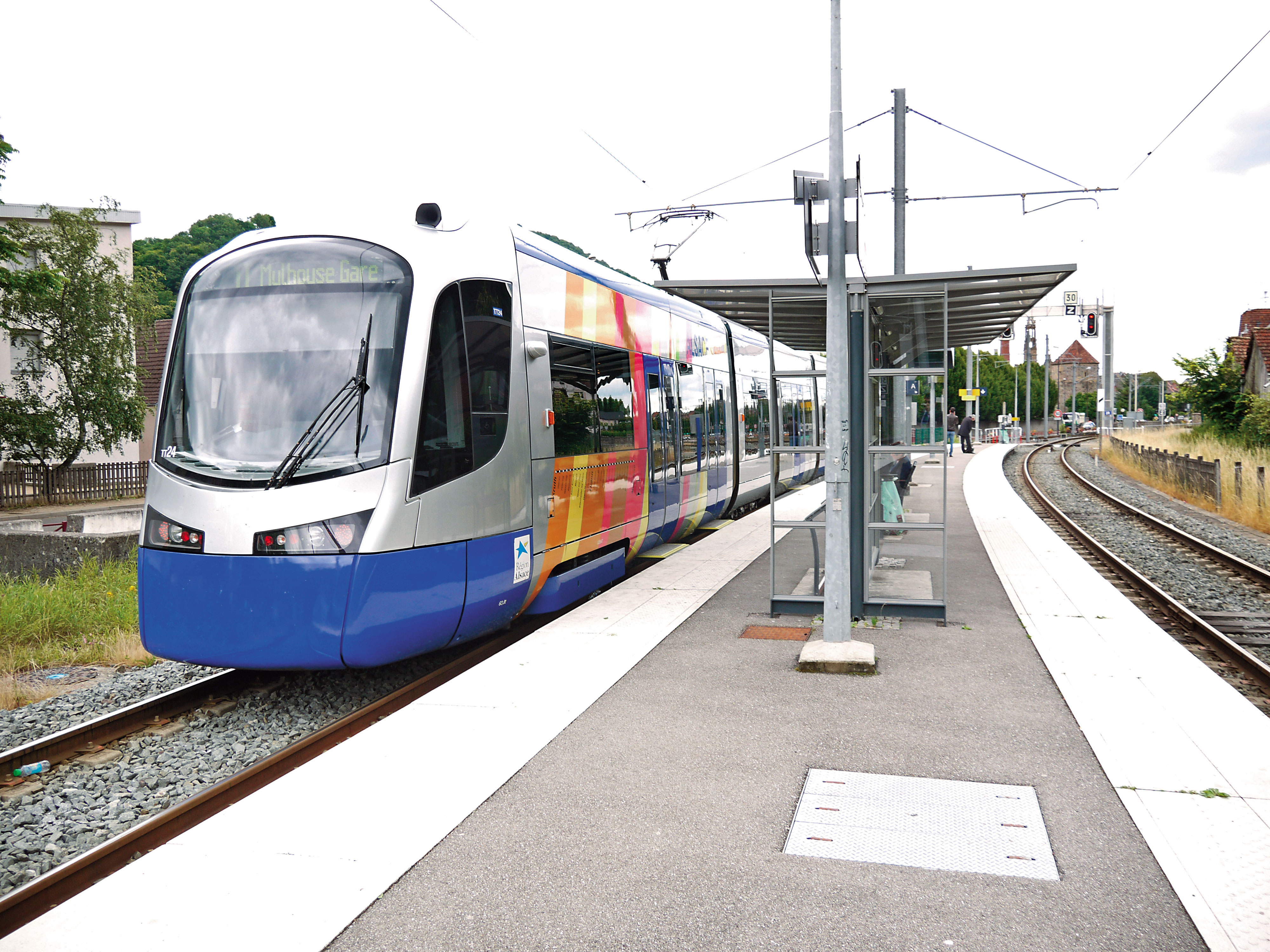 基隆輕軌擬採用歐洲Tram-Train系統。圖為法國輕軌。（交通部鐵工局提供）