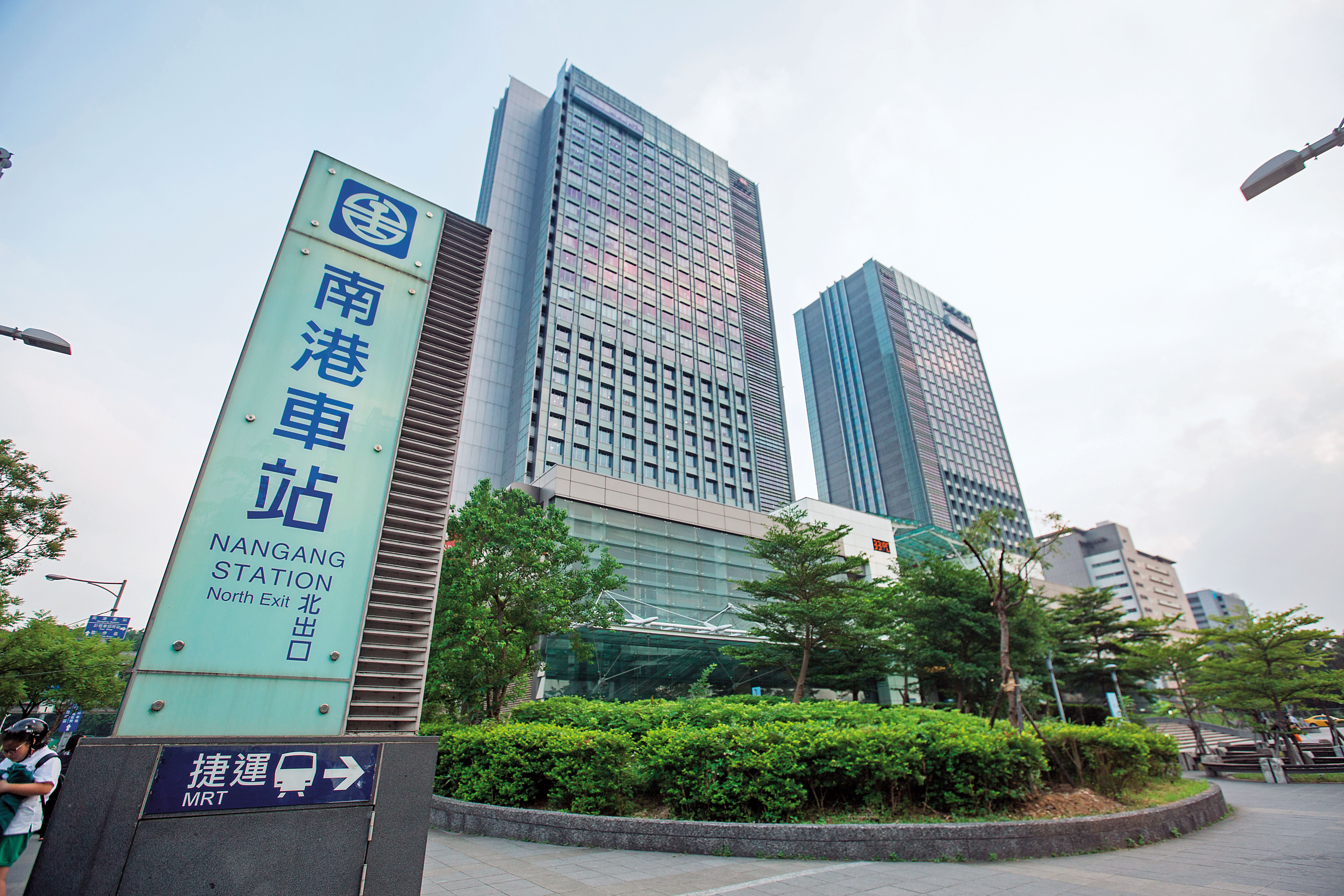 北市府堅持基隆輕軌得地下化進入南港車站，但這1公里路程將增加超過80億元預算。