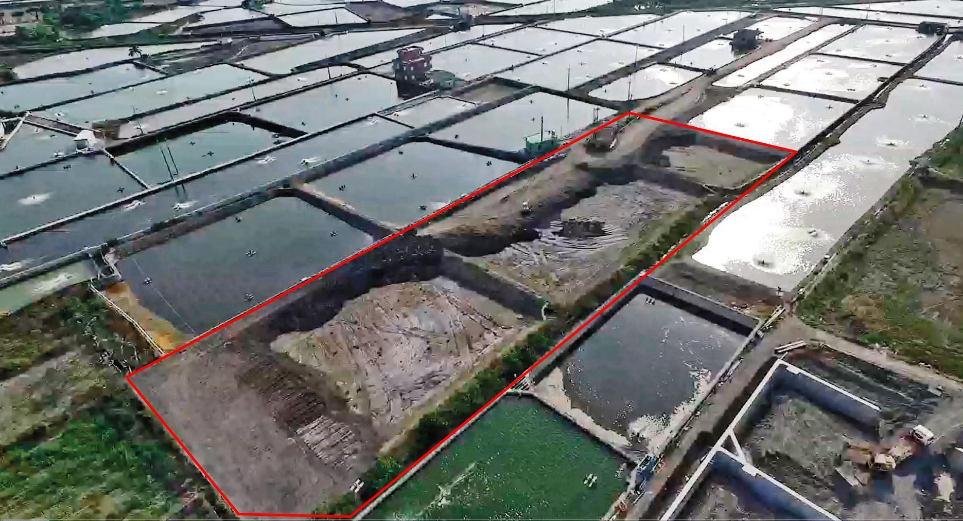 回填廢棄土的農地(紅框處)緊鄰魚塭。