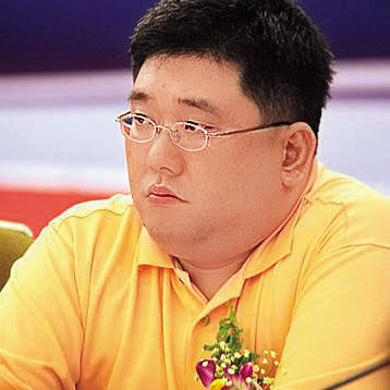 鄉代爆料,農地上堆放的廢棄土來自屏東縣國民黨議員劉淼松的「鍇霖企業公司」,地方盛傳劉淼松後來將鍇霖多數股權轉讓給無黨籍議員郭再添(圖)。(翻攝臉書)