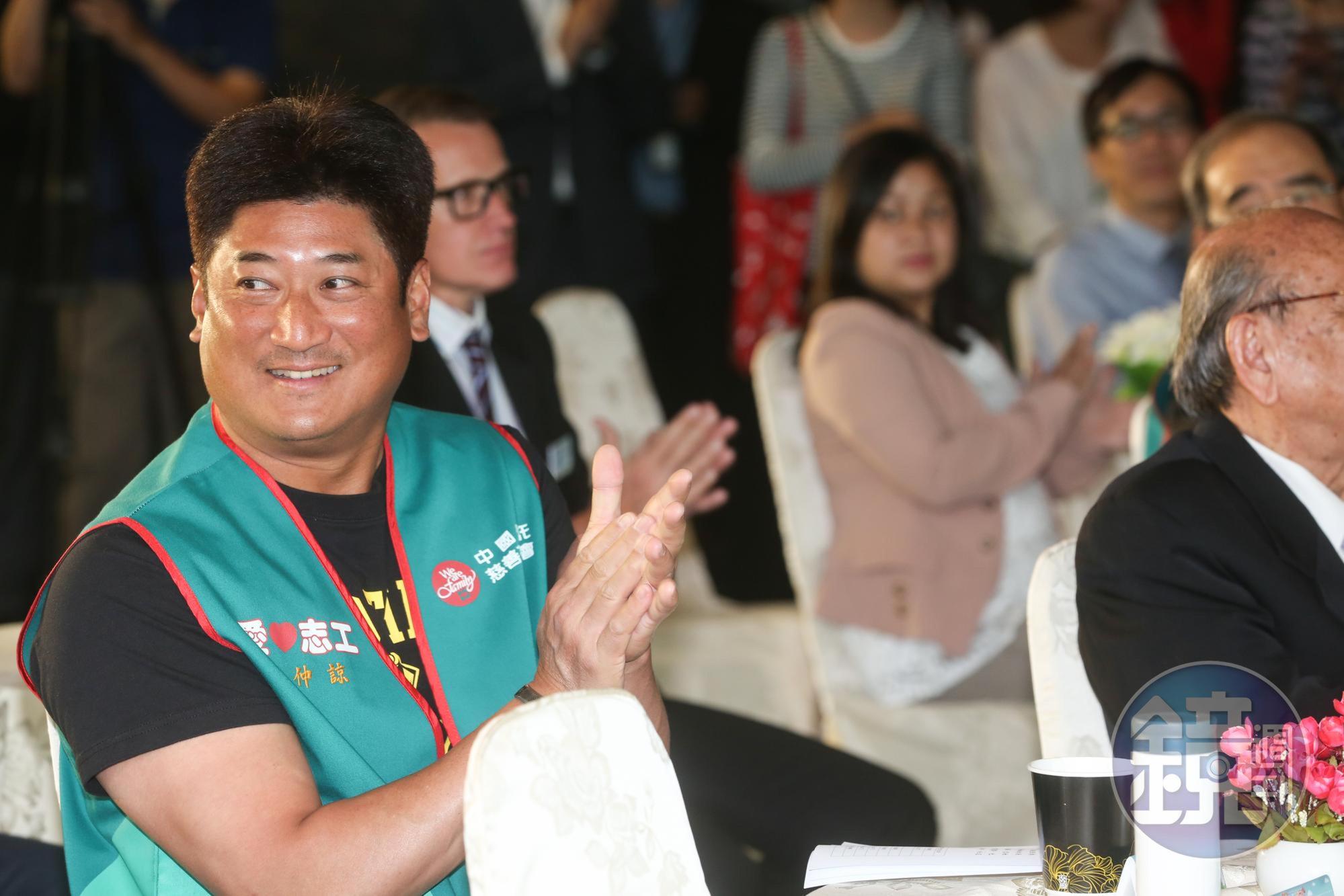 當選棒協理事長，辜仲諒拼起從基層棒球到職業棒球的最後一塊拼圖。