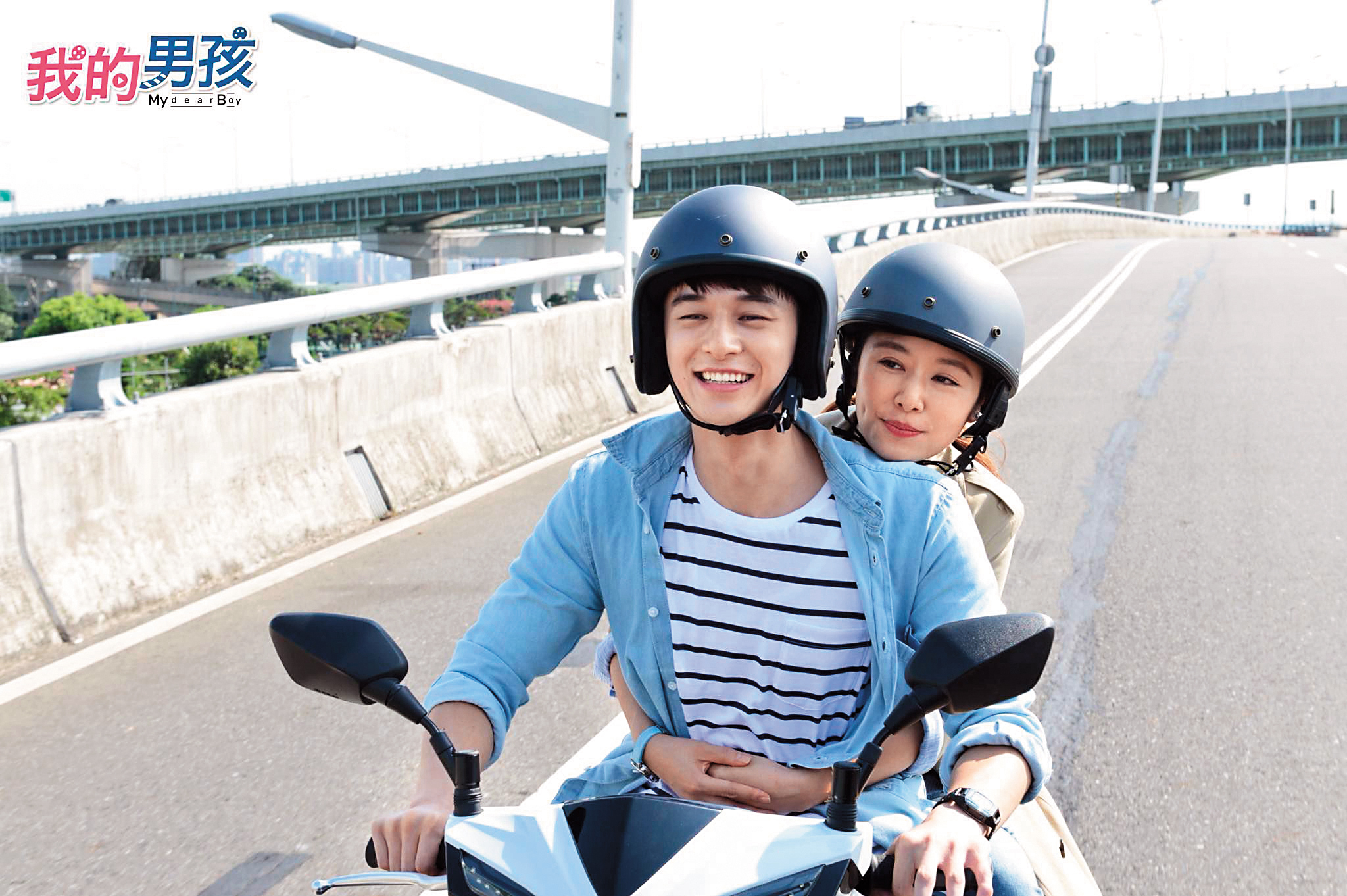 張軒睿（前）與林心如（後）曾合作《我的男孩》，兩人大談姐弟戀。（八大提供）