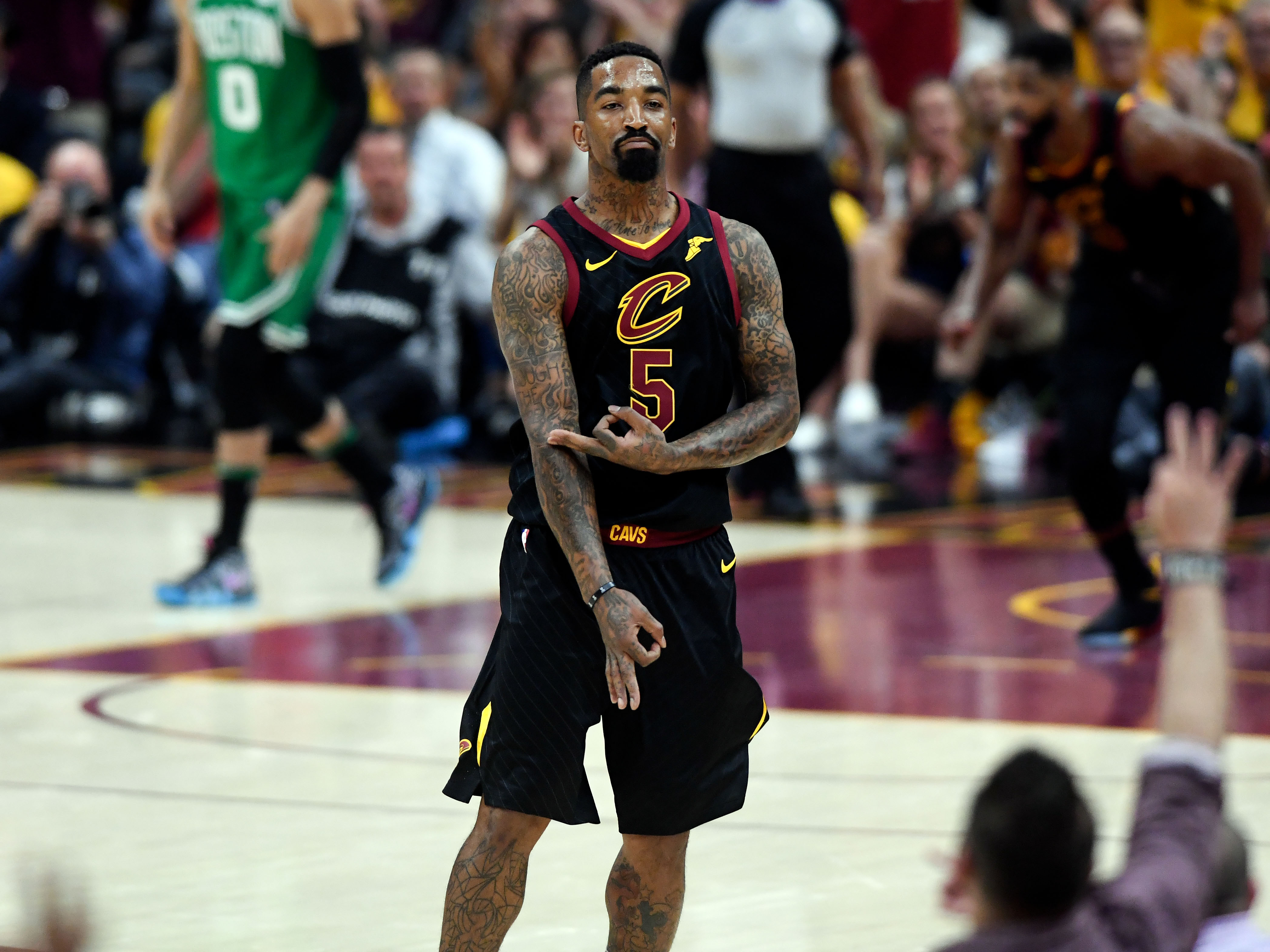 「神經刀」史密斯（JR Smith）首節狂砍2顆三分彈，幫助騎士首節大幅度領先對手。（東方IC）