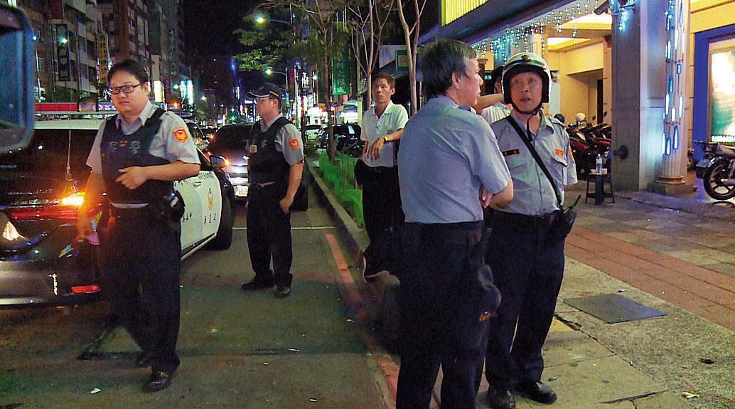 16日凌晨據報有人遭挾持虐打,驚動警方快打部隊前往,但犯嫌早已四散。(翻攝畫面)