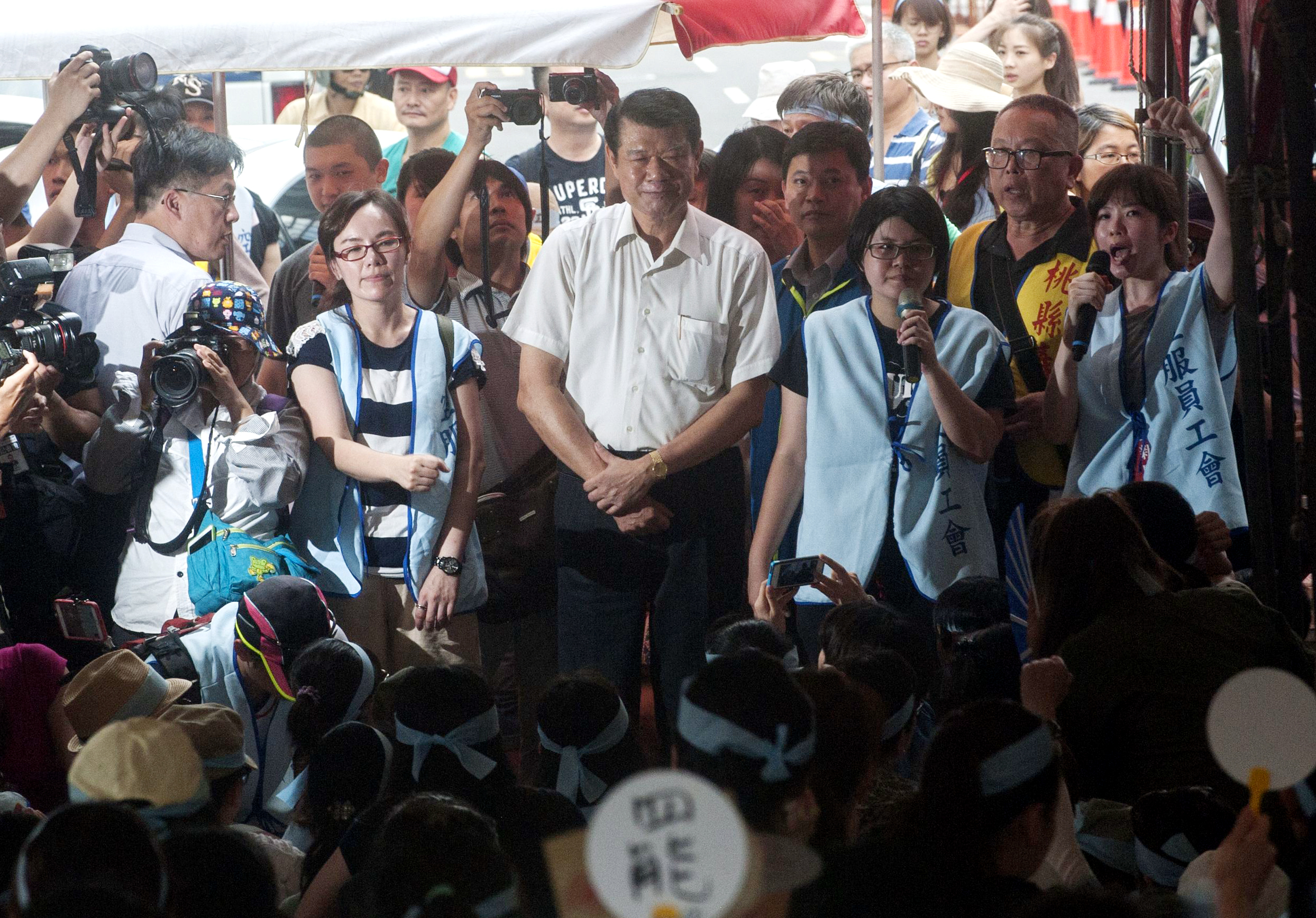 何煖軒前年在華航空服員罷工當天上任,他展現鐵腕風格,半天解決華航創立以來最大危機。