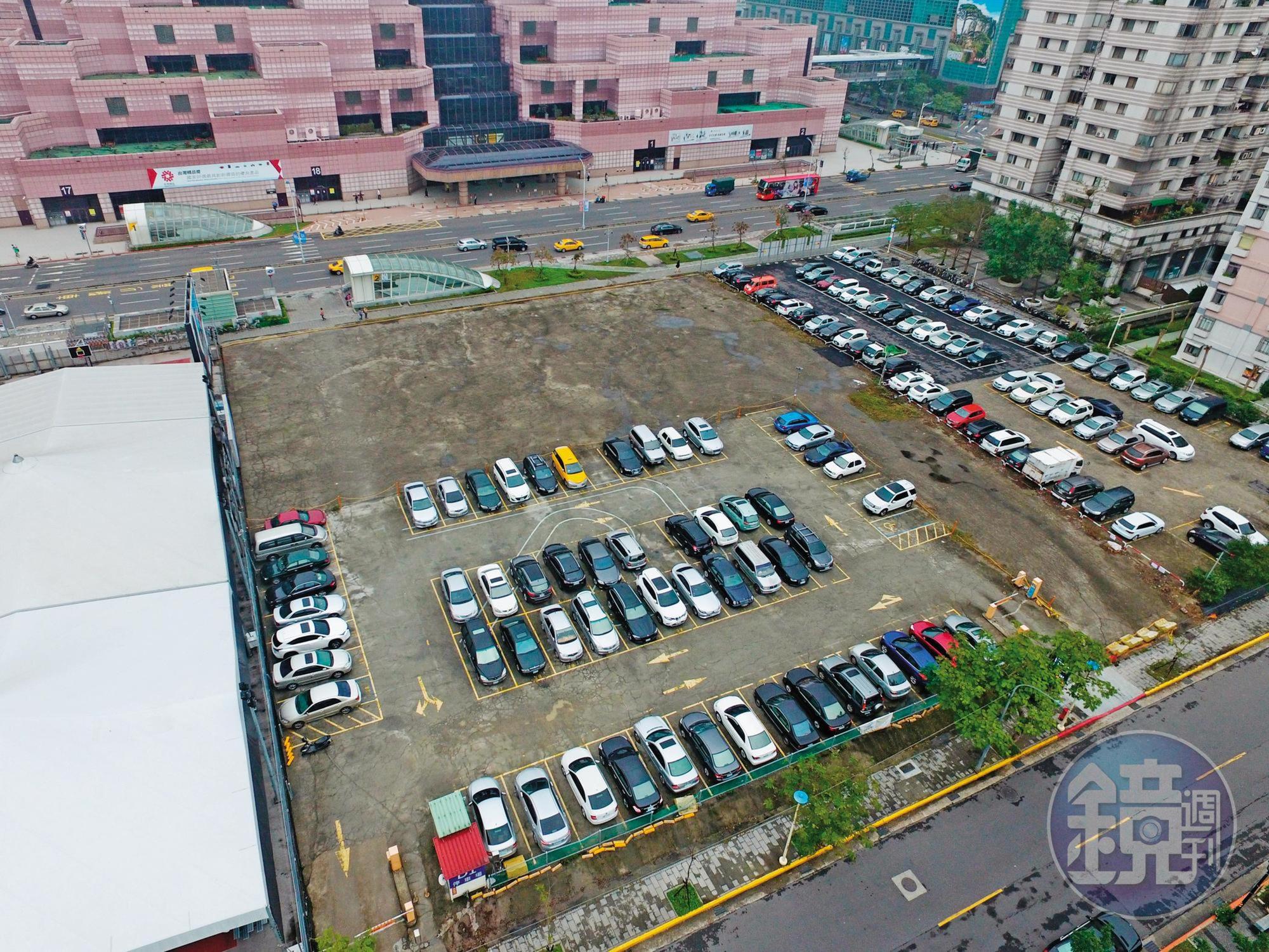 北檢查出，鄧文聰利用掏空幸福人壽資金，偷偷買下北市信義區的D1土地，企圖謀取暴利，已併案由高院審理。
