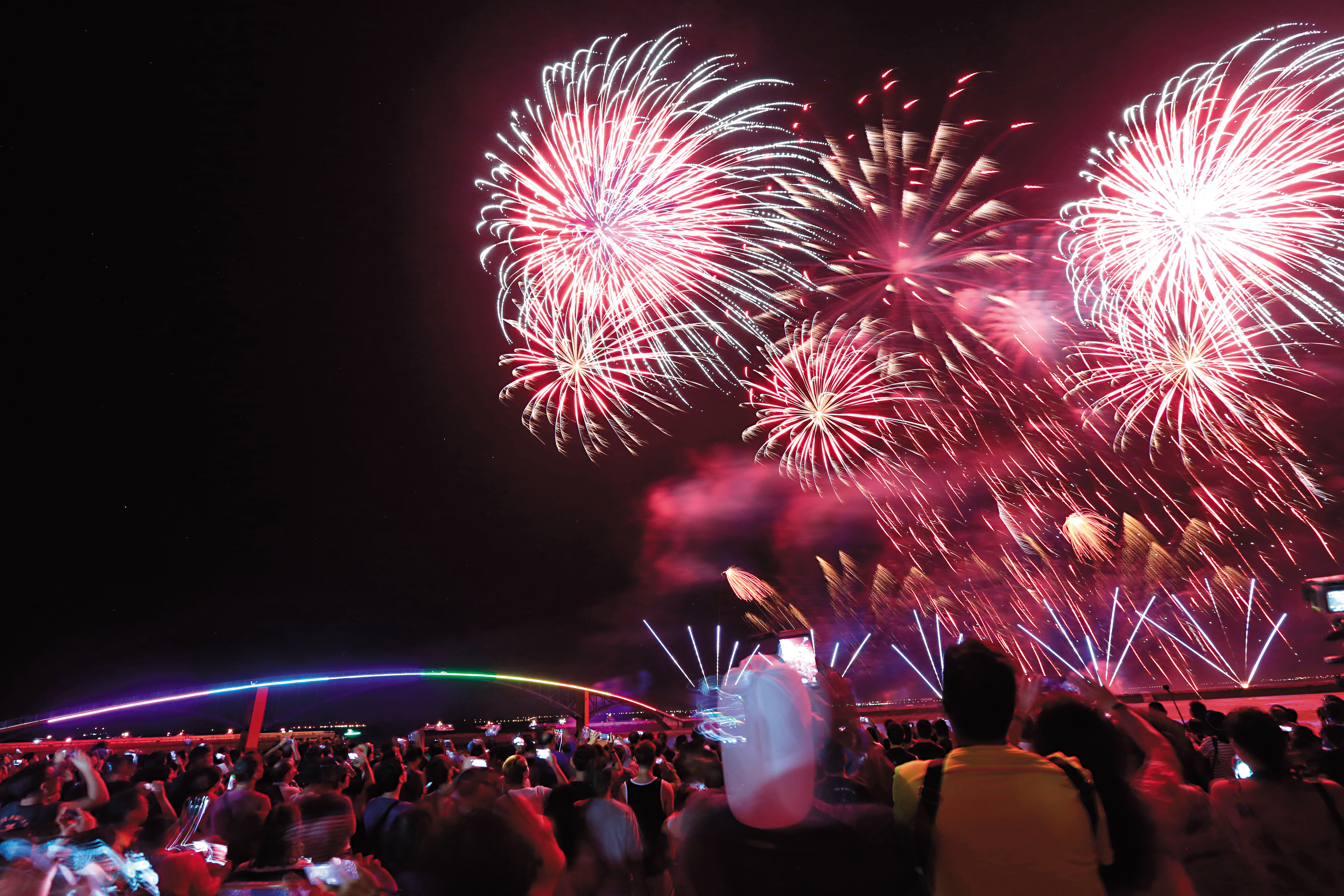 高等法院40餘位法官5月17日參加澎湖花火節，遭自家人投訴，指控請公假花公費假公濟私。