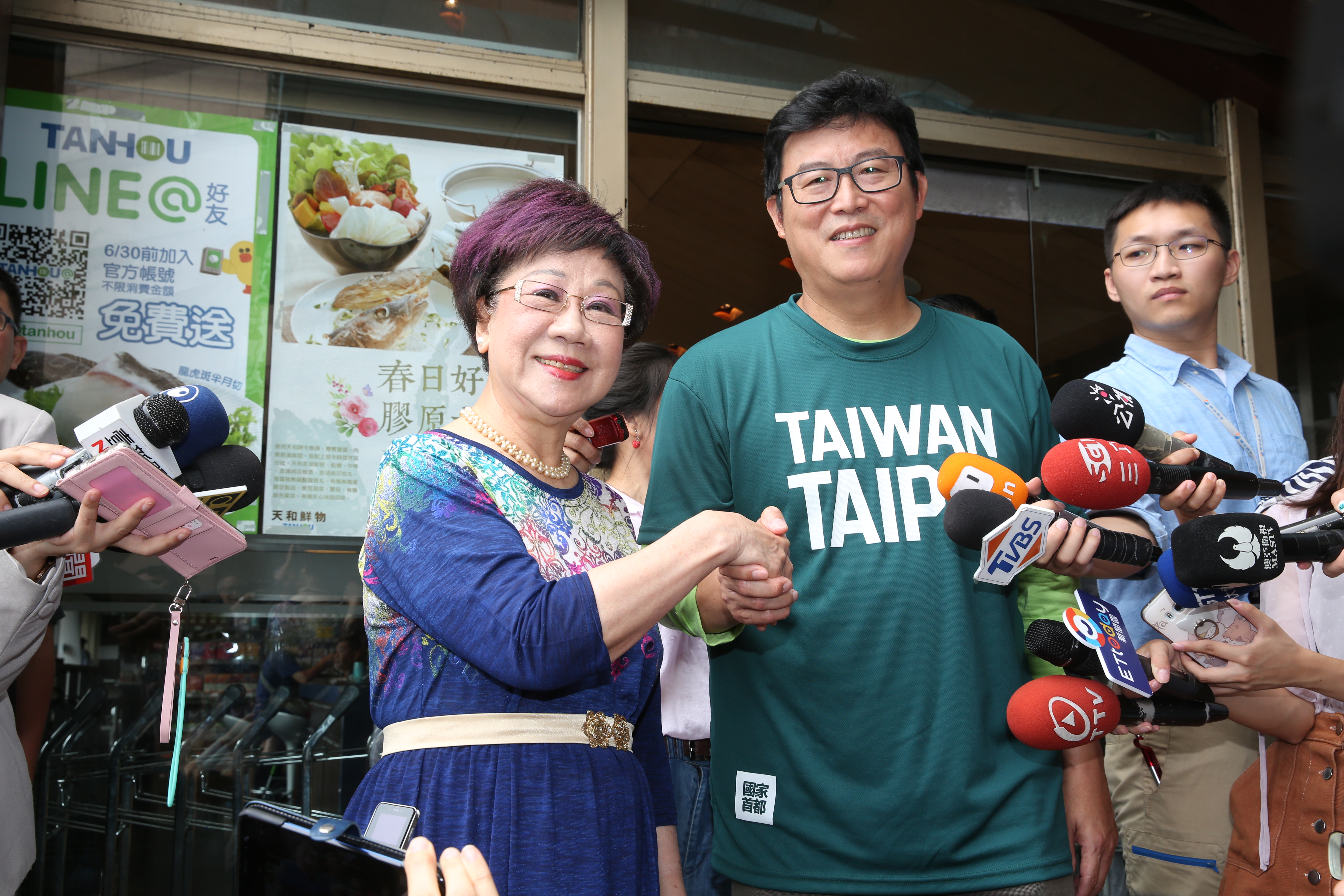 民進黨選對會今邀請副總統呂秀蓮、立委姚文智至黨中央協調，並將於本週六（26日）安排電視政見發表會。